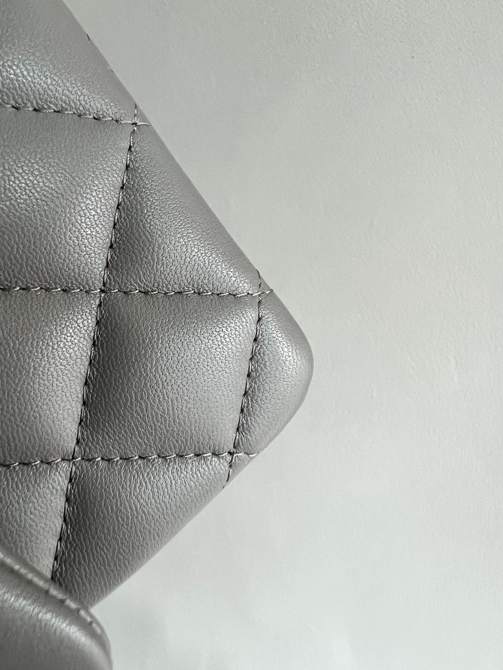 CHANEL-25B CF Handle mini bag golden/sliver