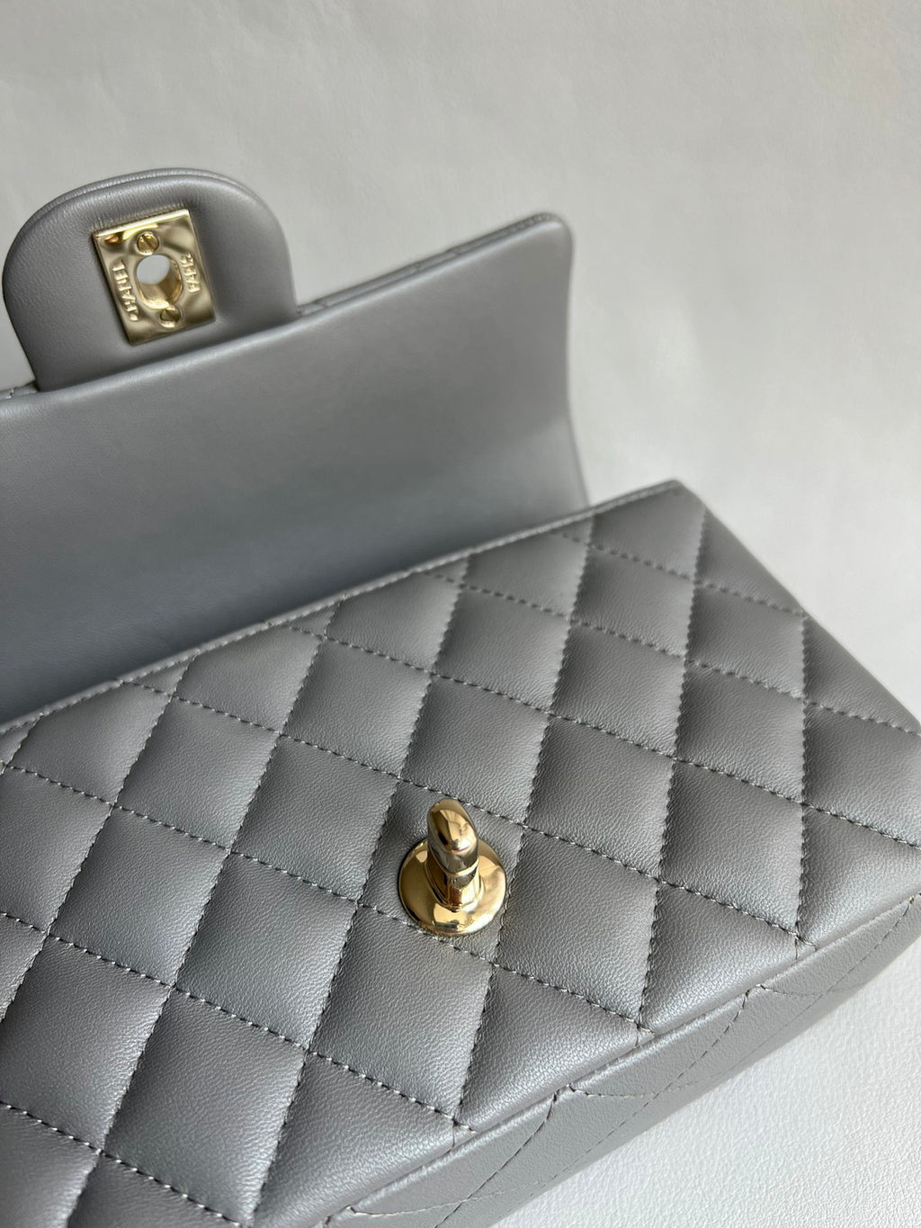 CHANEL-25B CF Handle mini bag golden/sliver