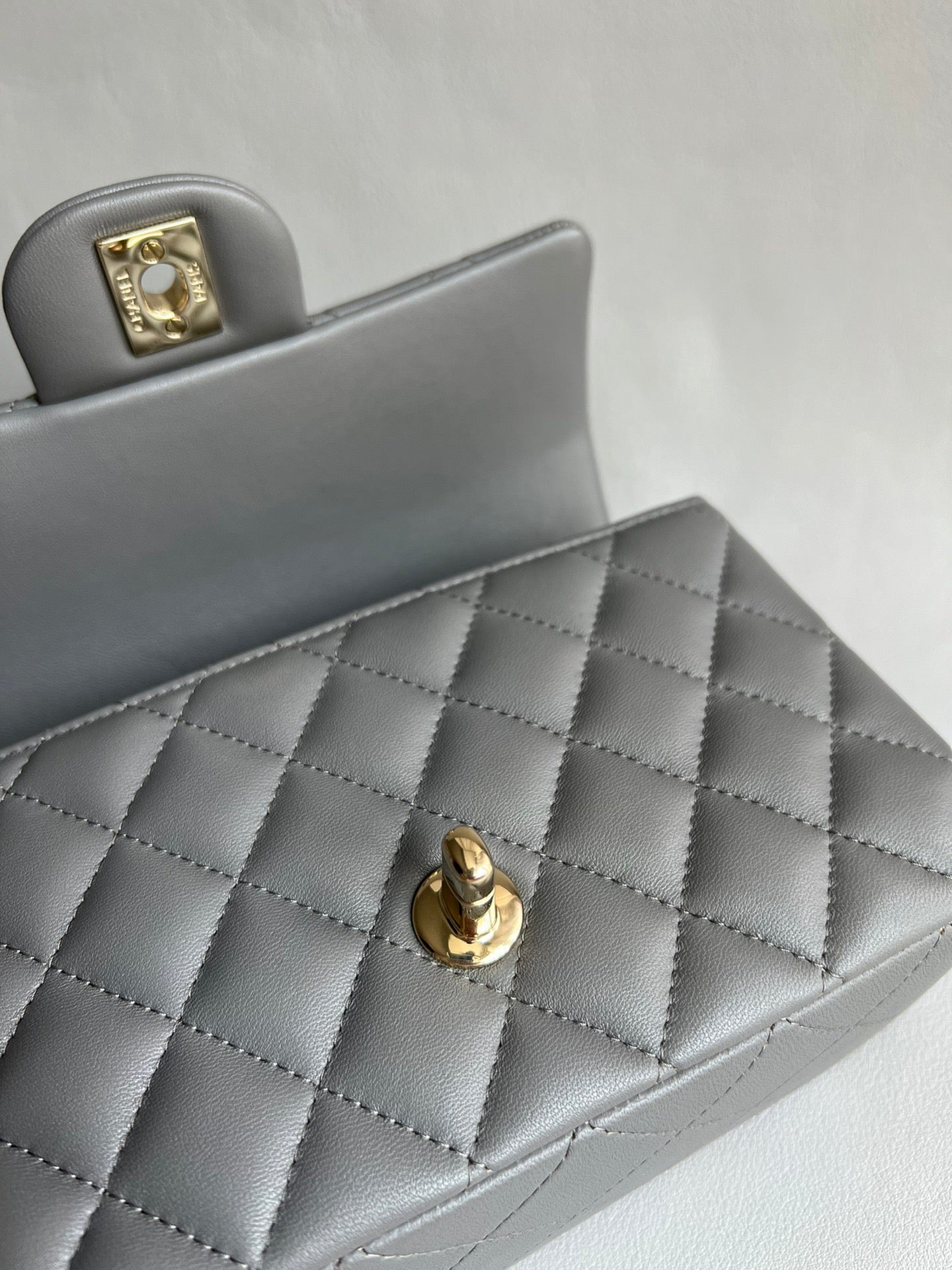 CHANEL-25B CF Handle mini bag golden/sliver