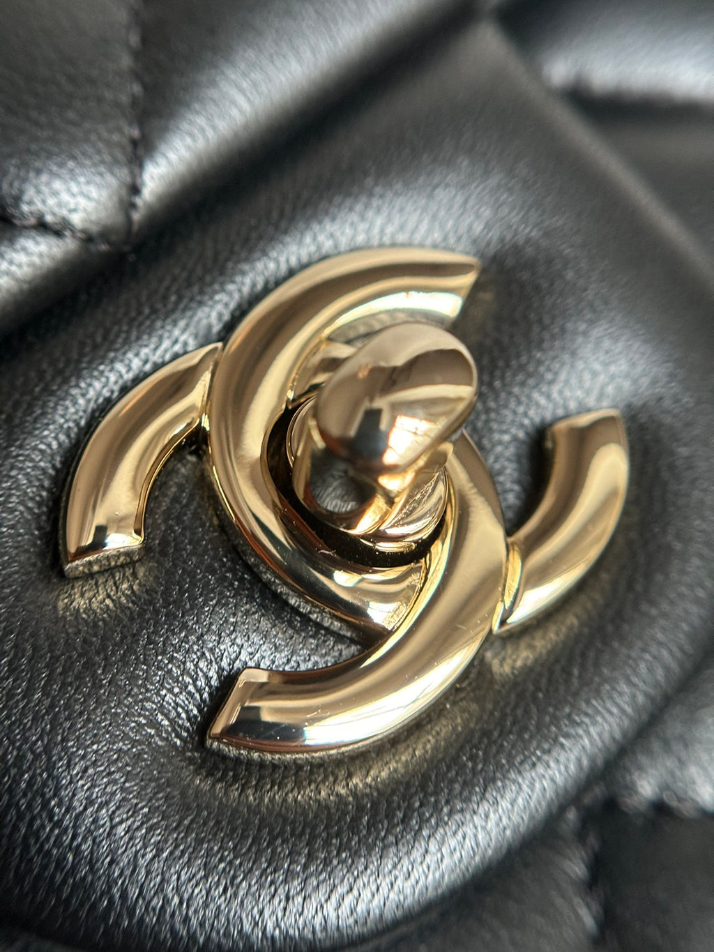 CHANEL-25B CF Handle  bag golden/sliver