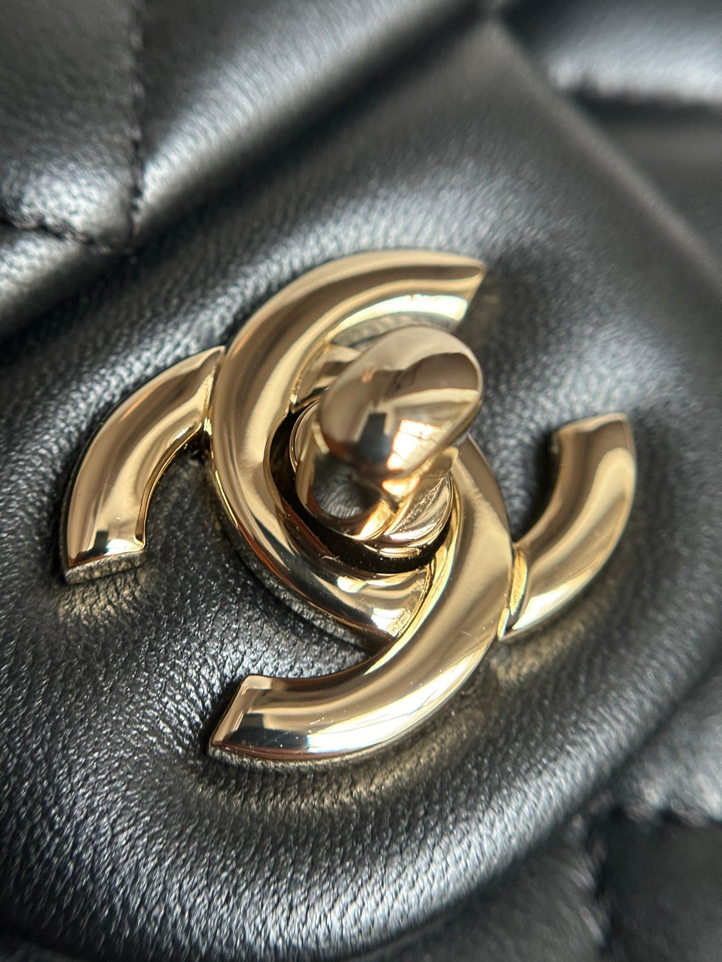 CHANEL-25B CF Handle  bag golden/sliver