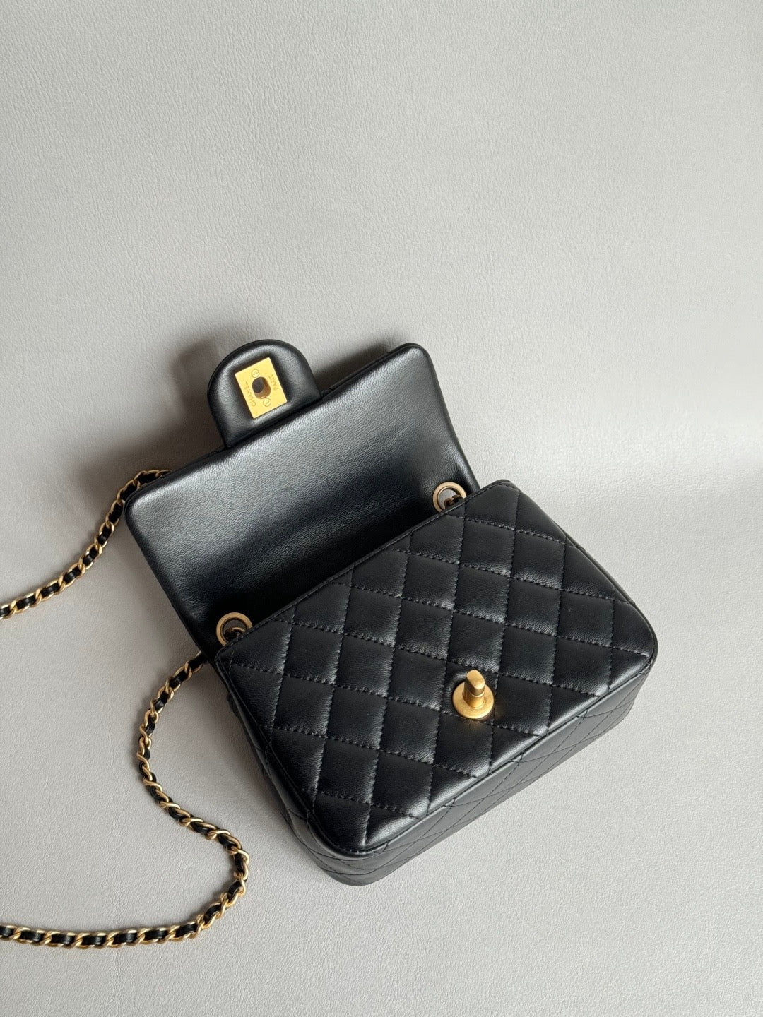 CHANEL-24K  Flap bag golden/sliver