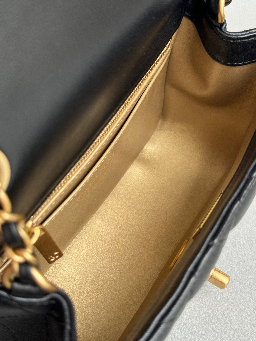 CHANEL-22K Flap bag golden/sliver