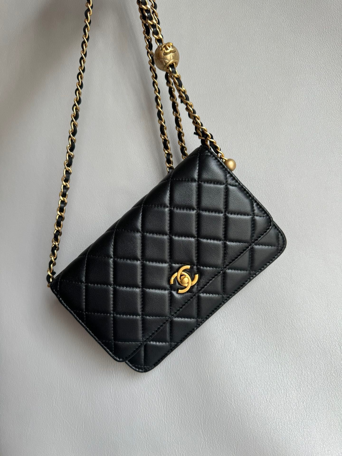 CHANEL-25c WOC bag golden/sliver