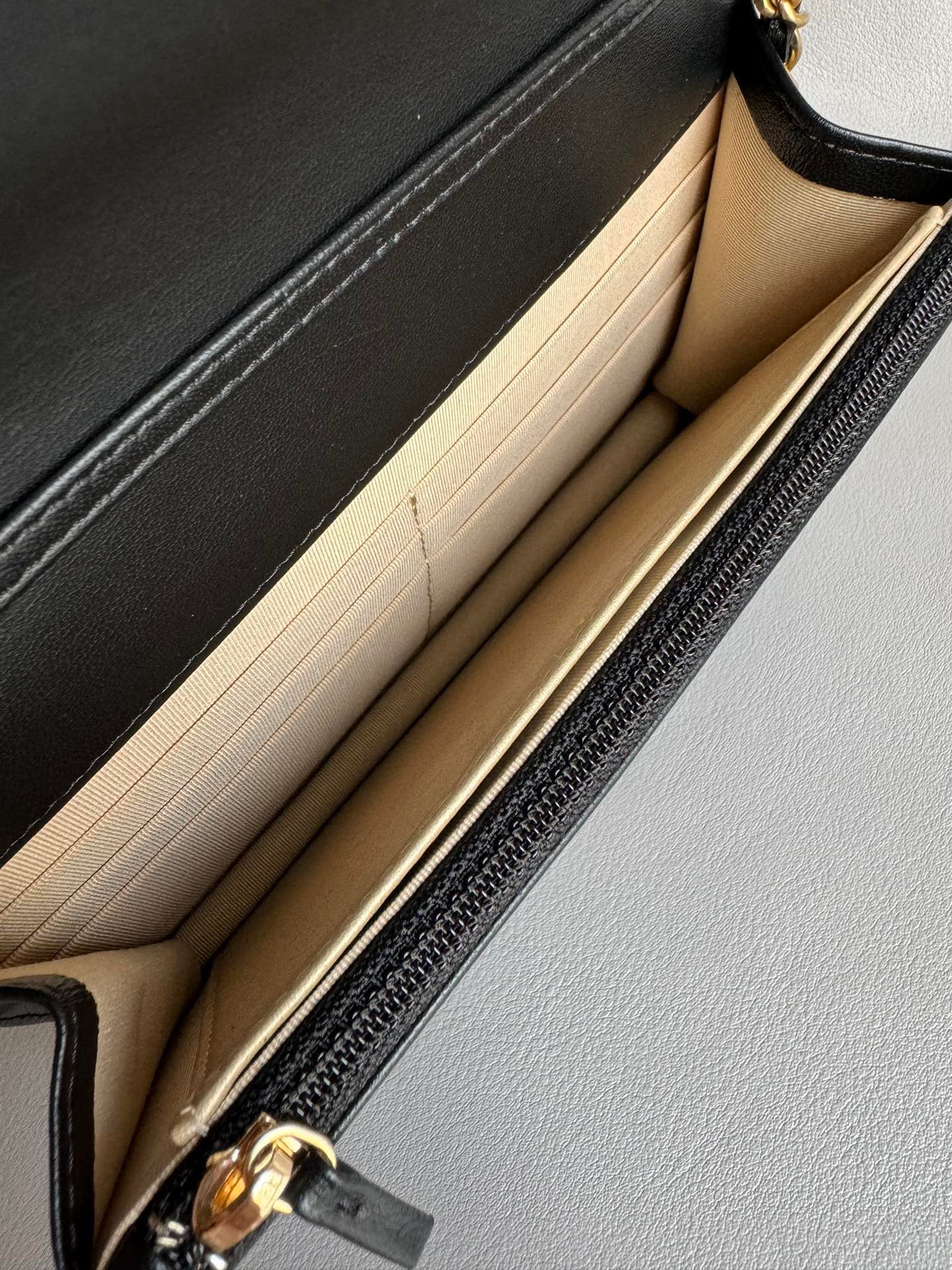 CHANEL- 25A WOC bag Handle bag golden/sliver