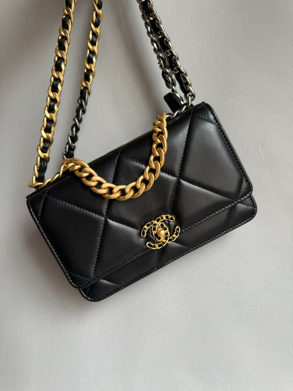 CHANEL-25B  WOC bag golden/sliver
