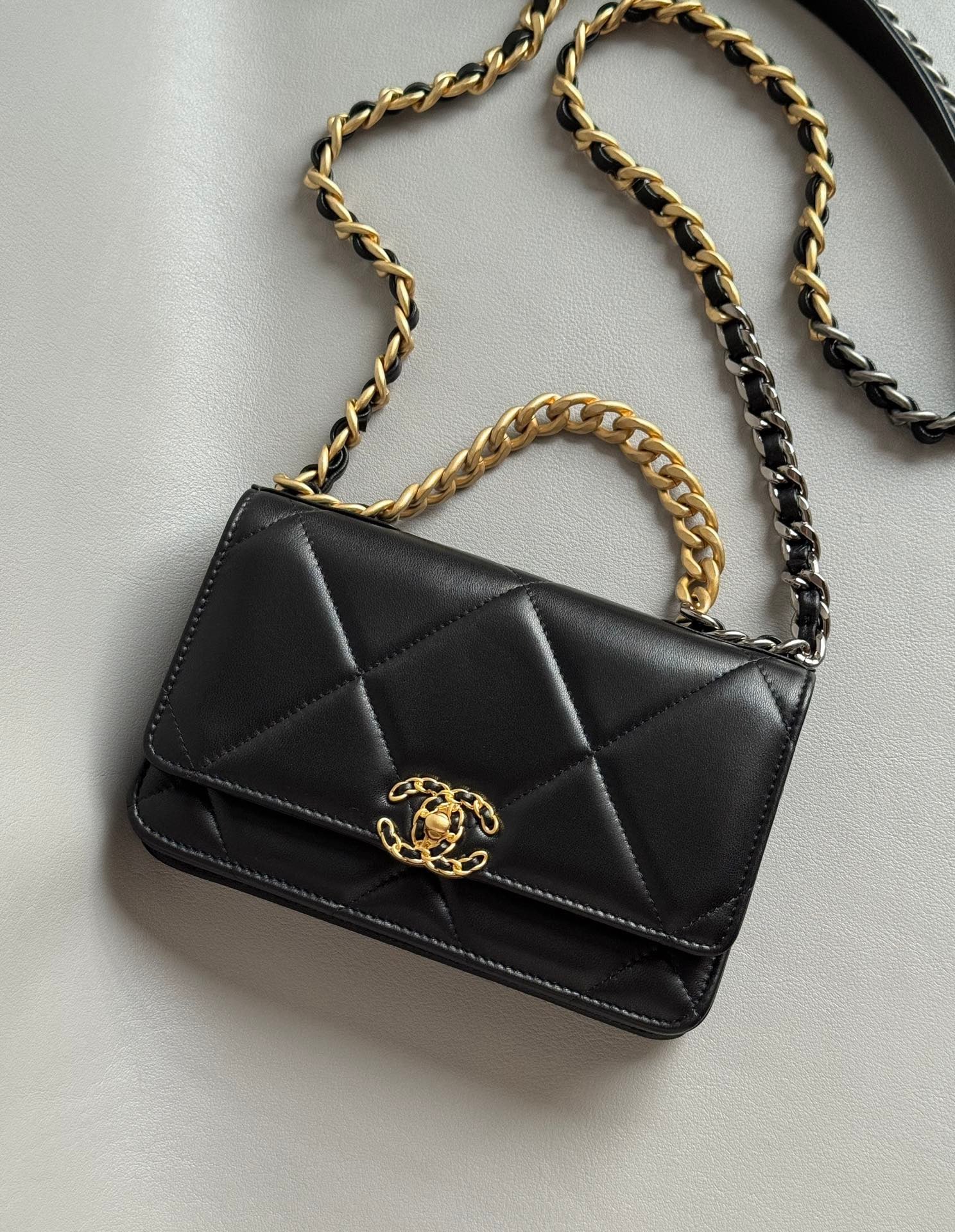 CHANEL-25B  WOC bag golden/sliver