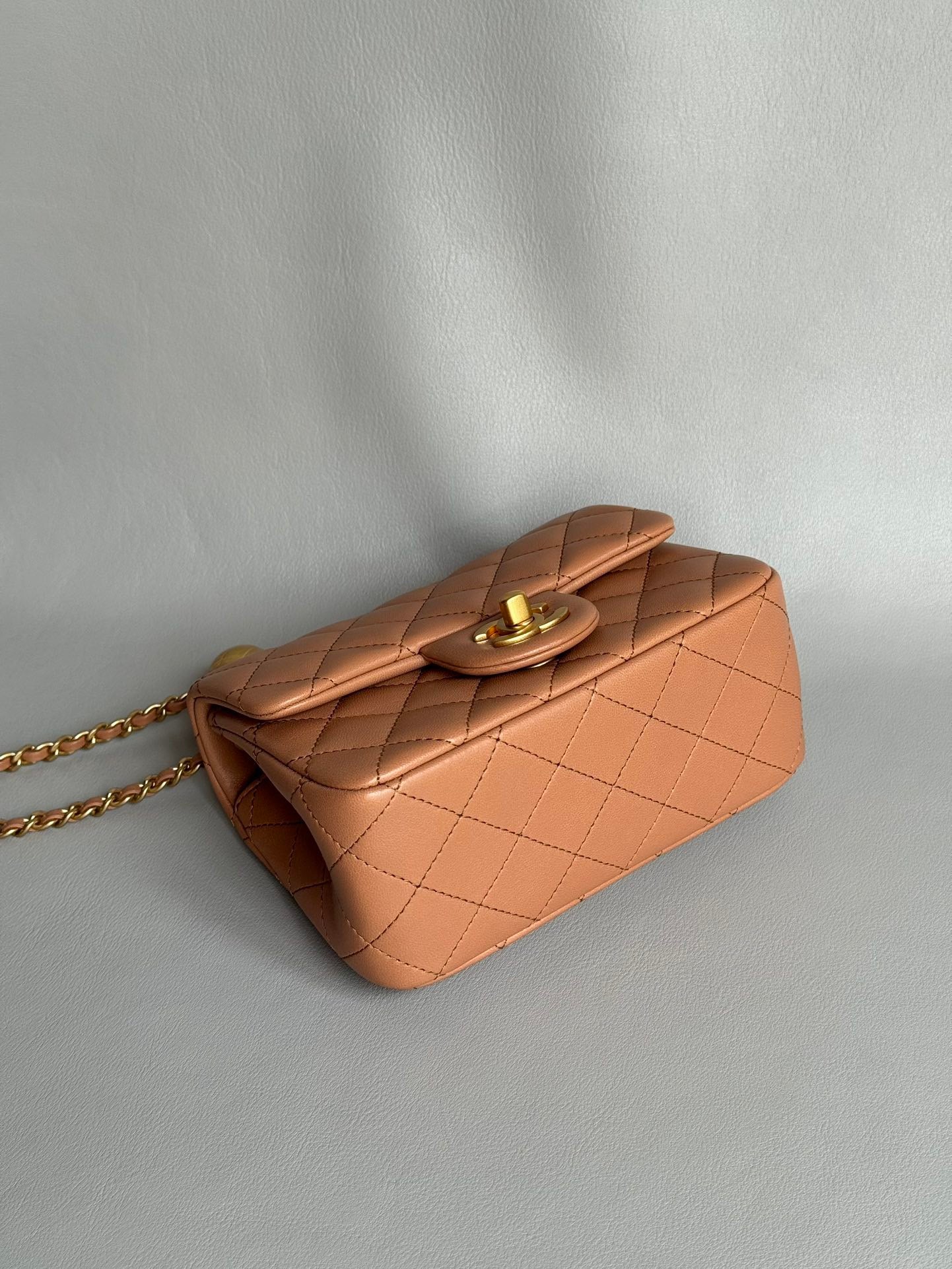 CHANEL-22K Flap bag golden/sliver