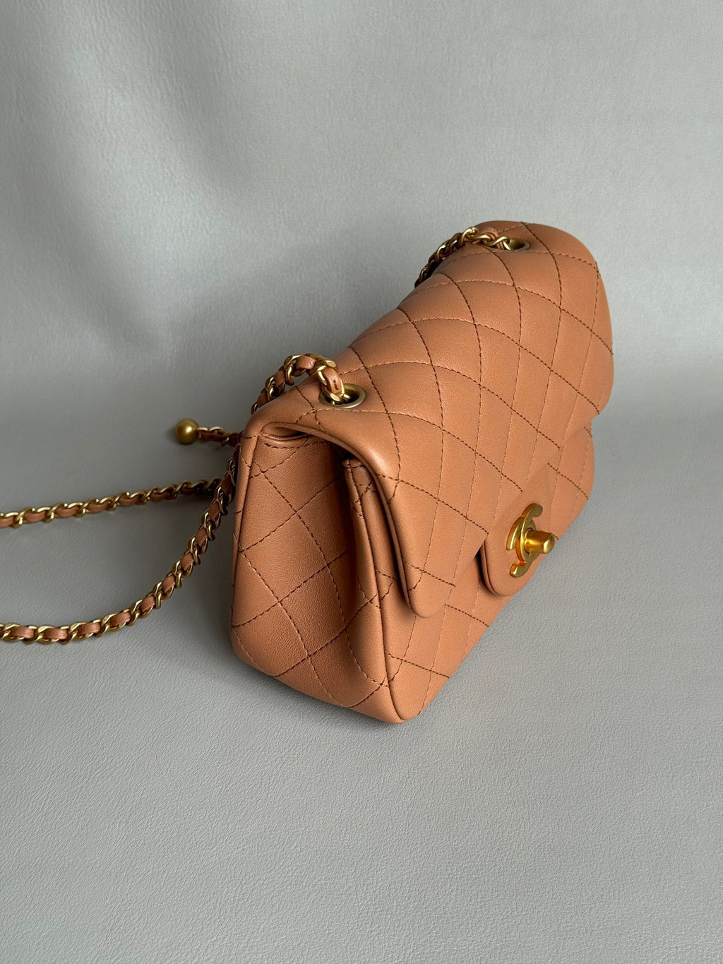 CHANEL-22K Flap bag golden/sliver