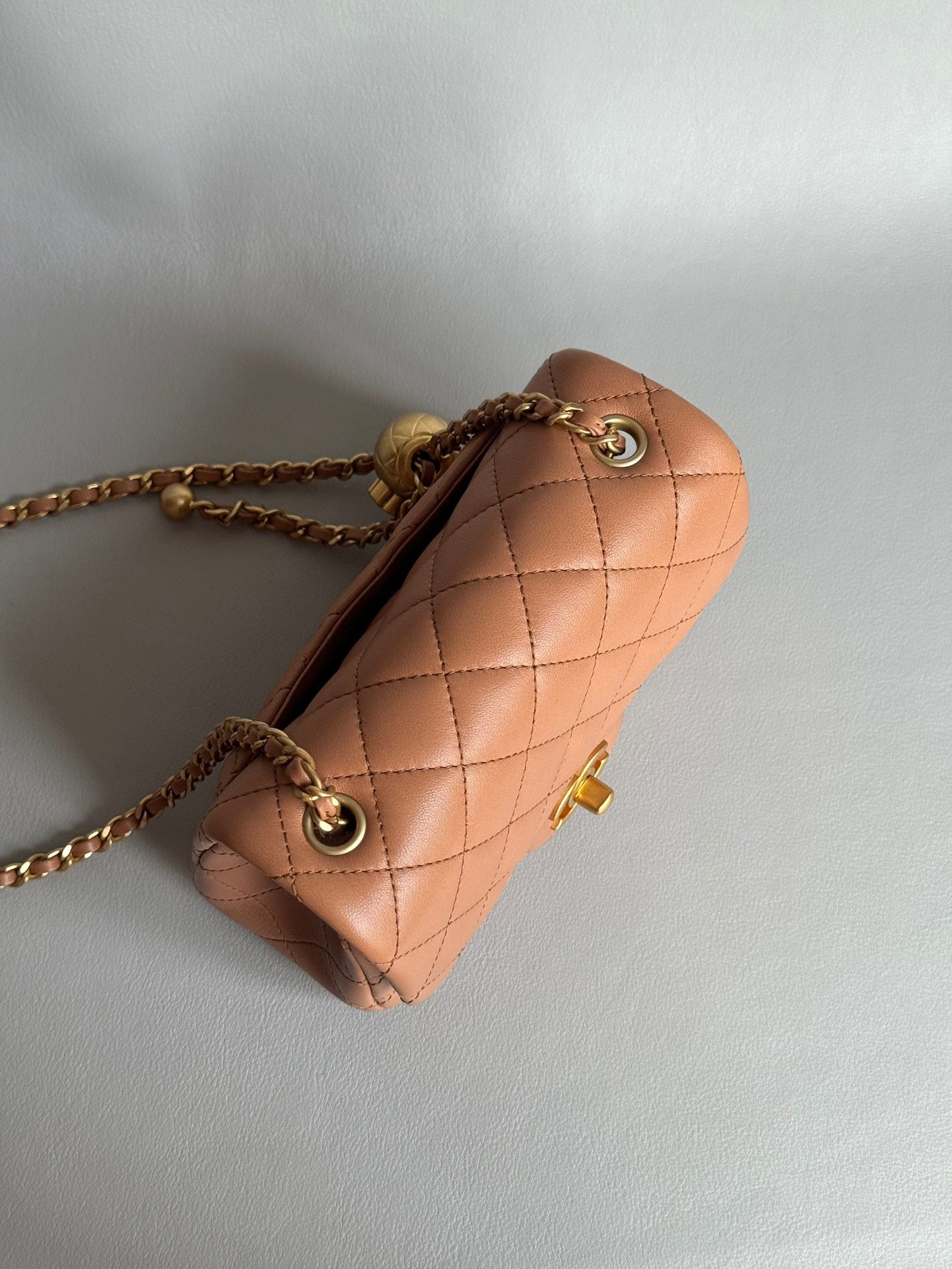 CHANEL-22K Flap bag golden/sliver