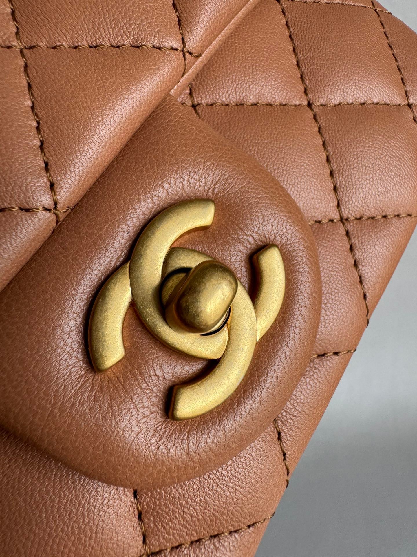 CHANEL-22K Flap bag golden/sliver