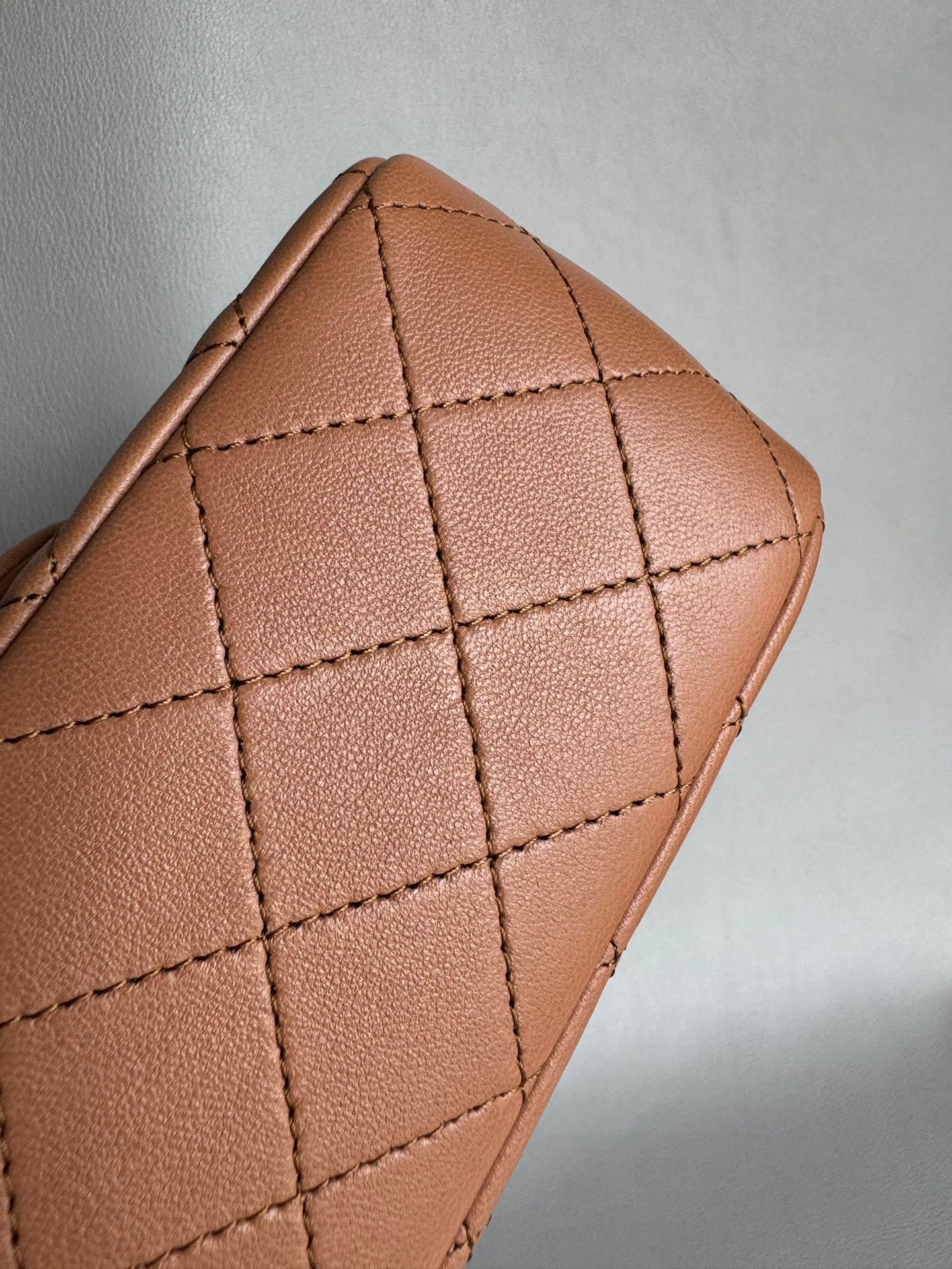 CHANEL-22K Flap bag golden/sliver