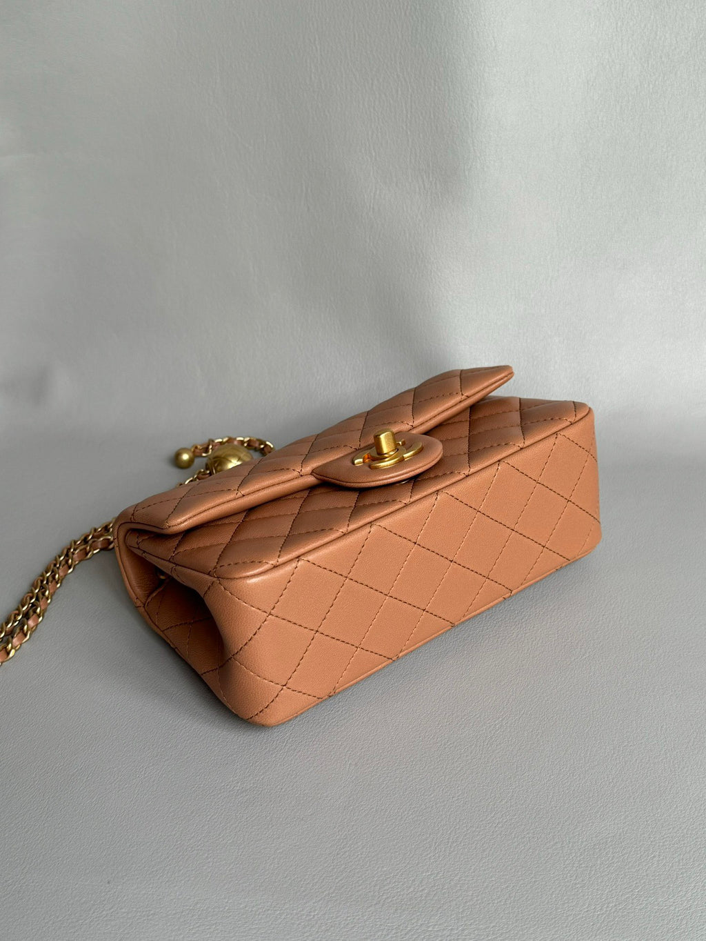 CHANEL-22K Flap bag golden/sliver