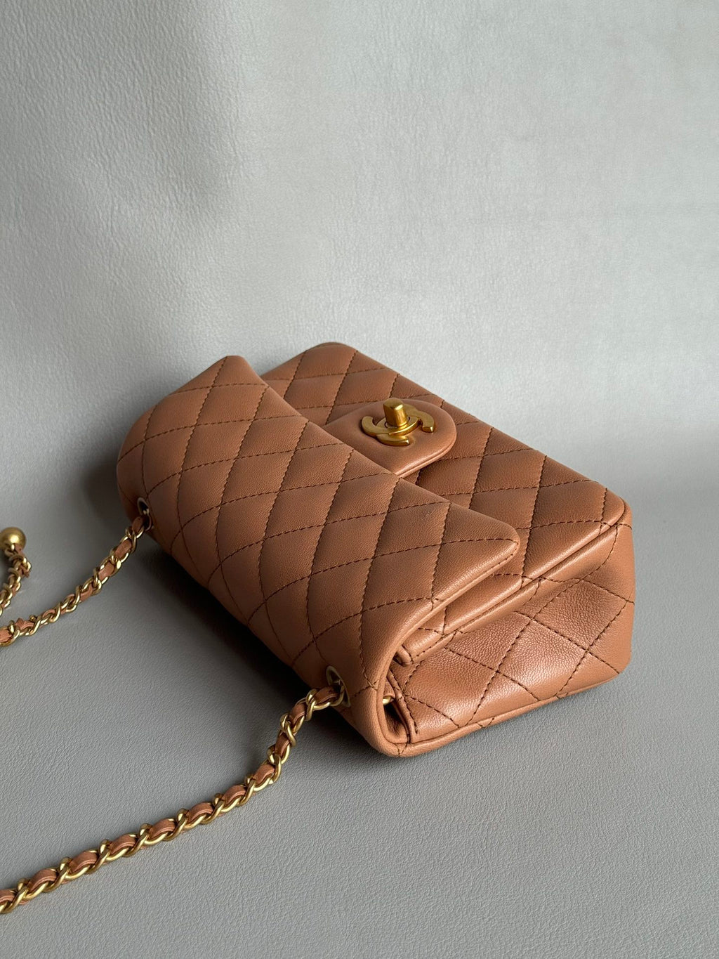 CHANEL-22K Flap bag golden/sliver