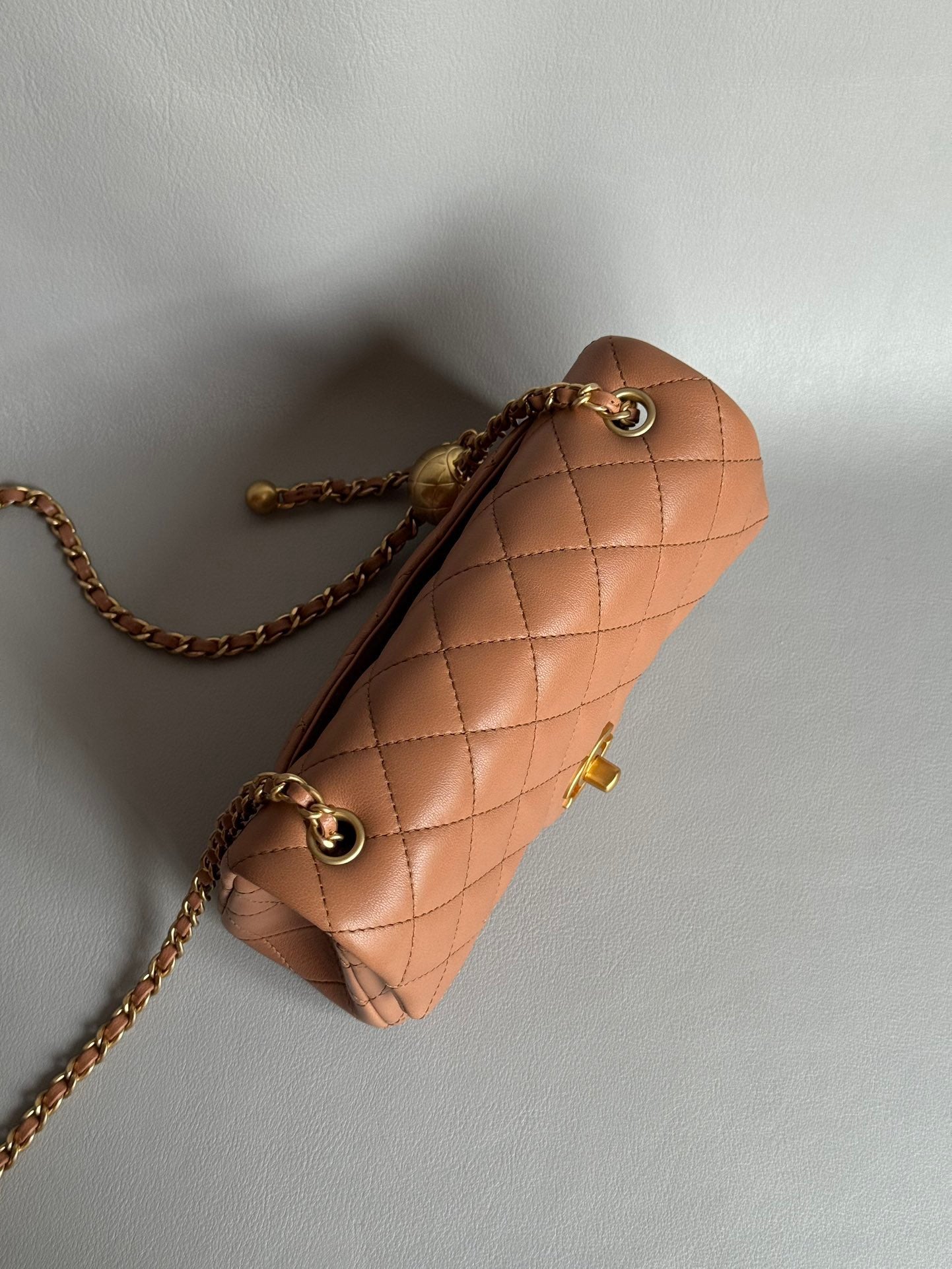 CHANEL-22K Flap bag golden/sliver