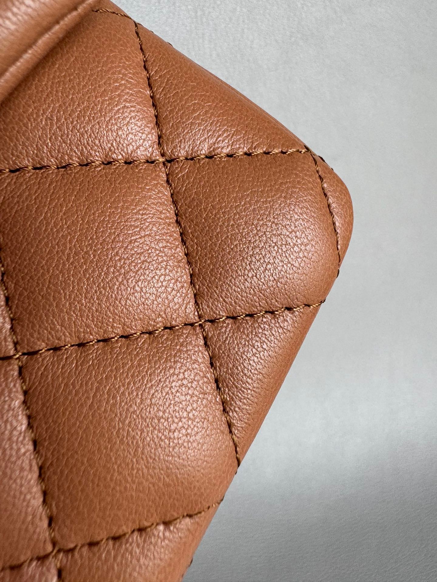 CHANEL-22K Flap bag golden/sliver