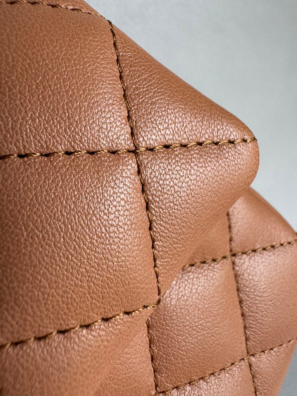 CHANEL-22K Flap bag golden/sliver