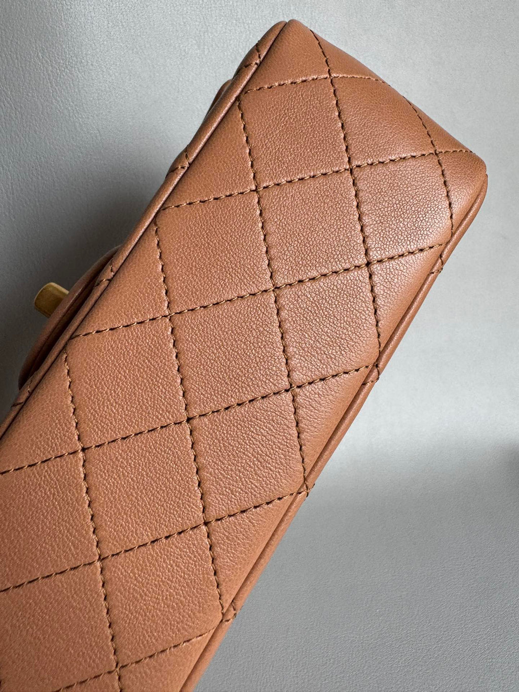 CHANEL-22K Flap bag golden/sliver