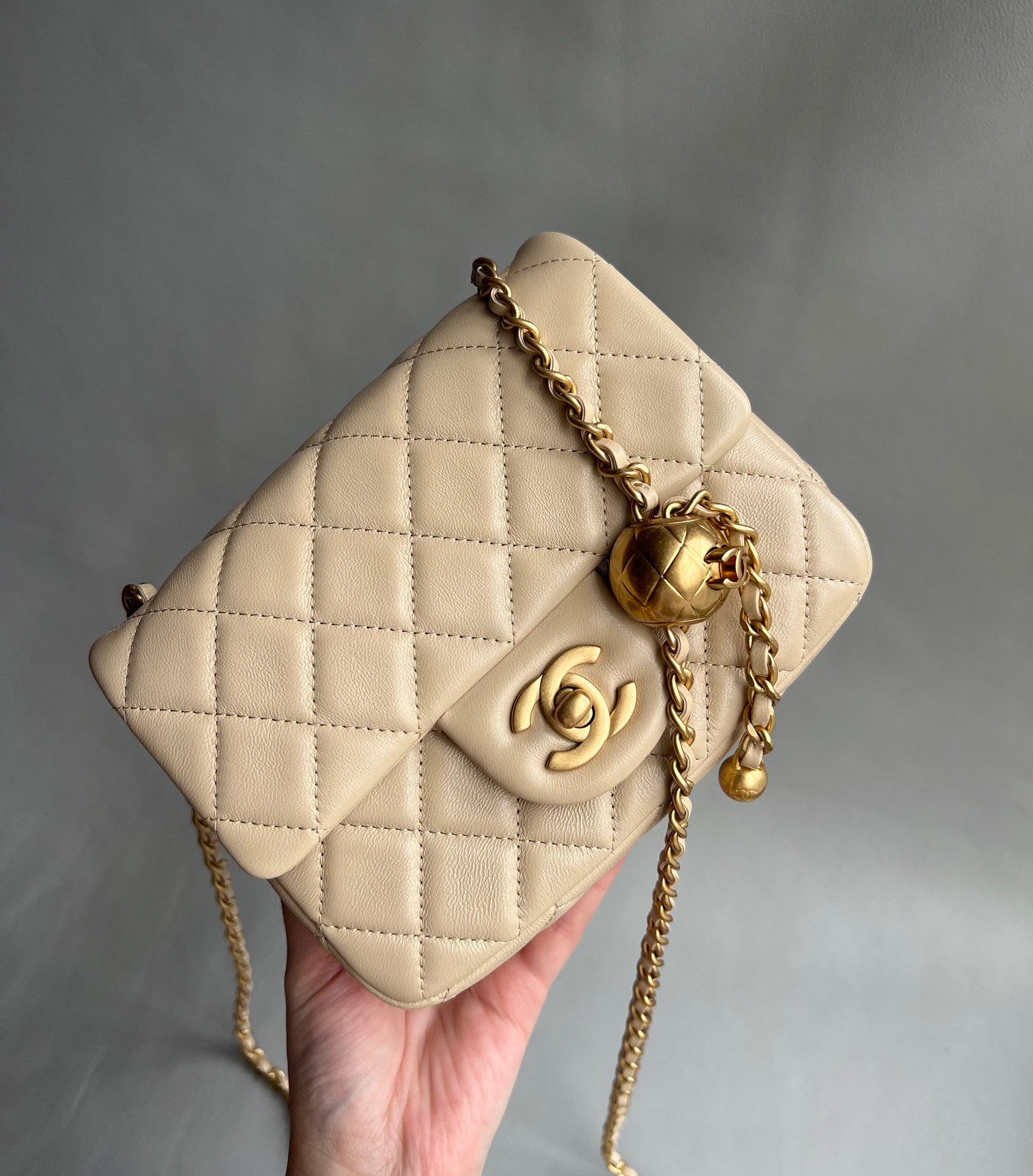 CHANEL-22K Flap bag golden/sliver