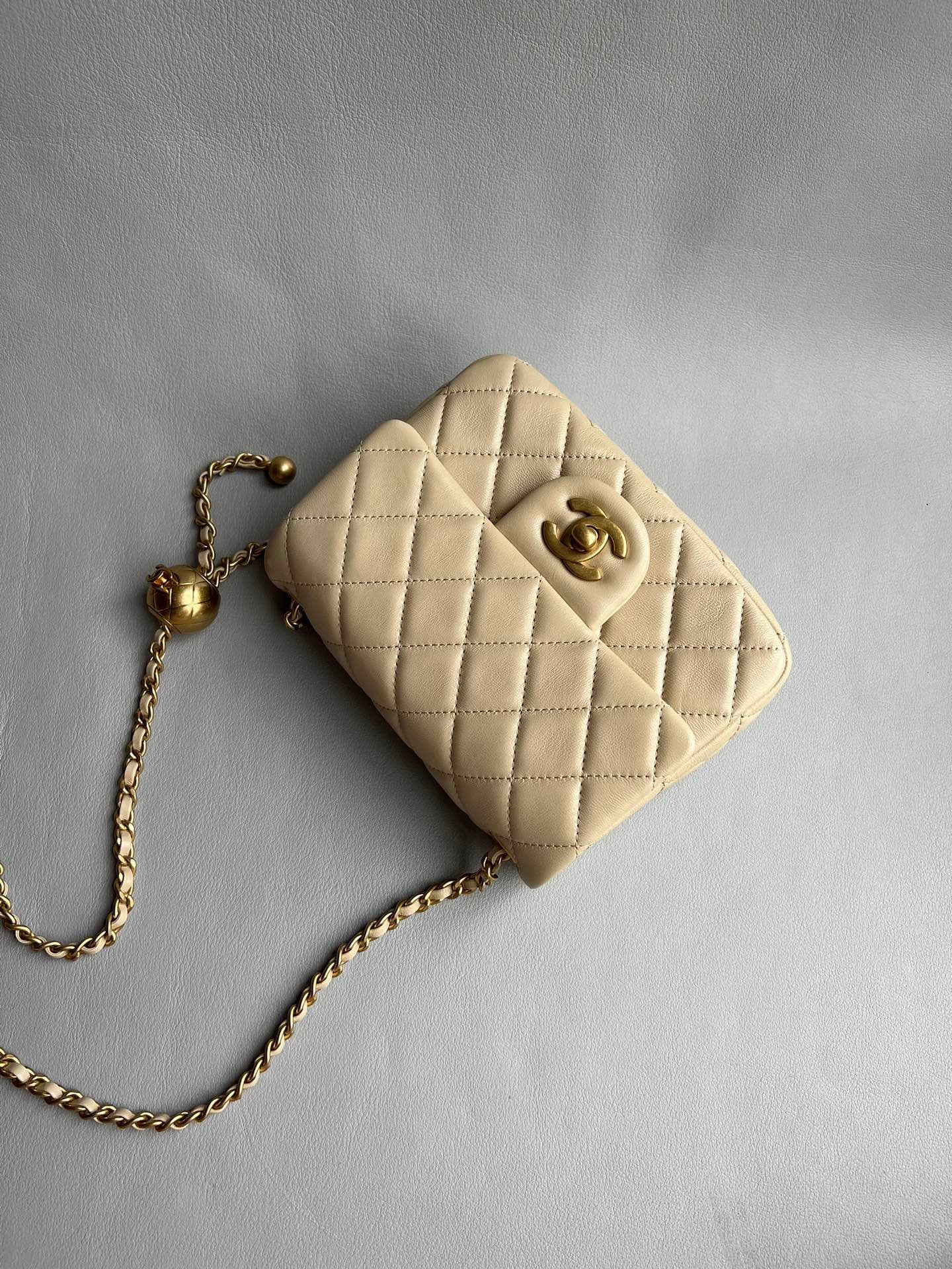 CHANEL-22K Flap bag golden/sliver