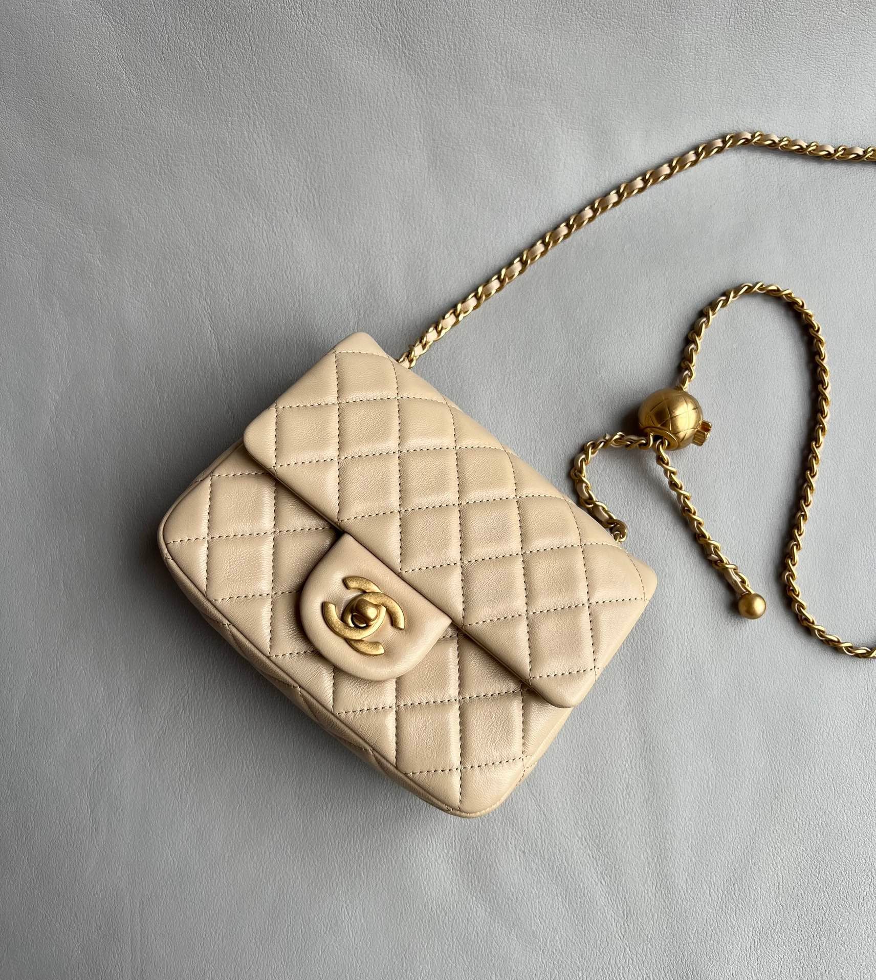CHANEL-22K Flap bag golden/sliver