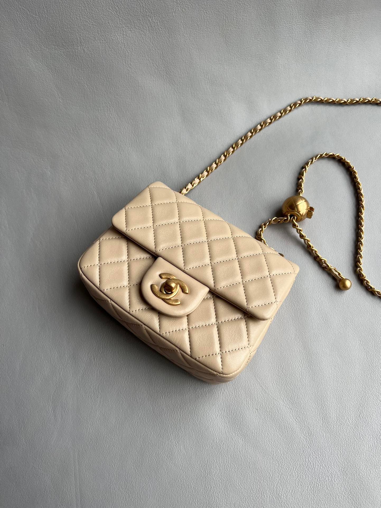 CHANEL-22K Flap bag golden/sliver
