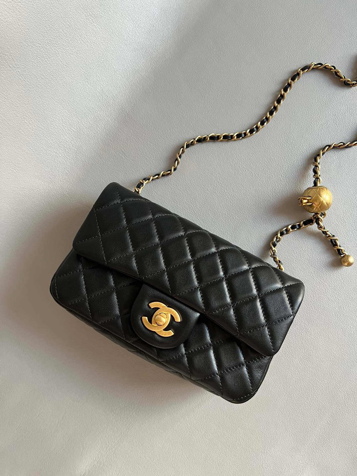 CHANEL-22K Flap bag golden/sliver
