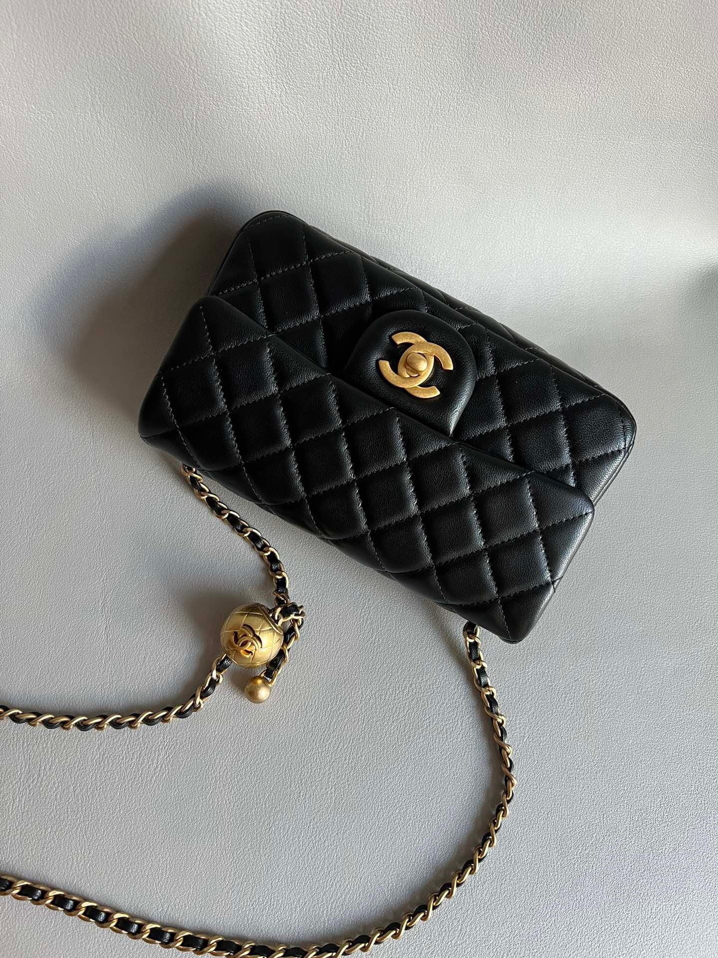 CHANEL-22K Flap bag golden/sliver