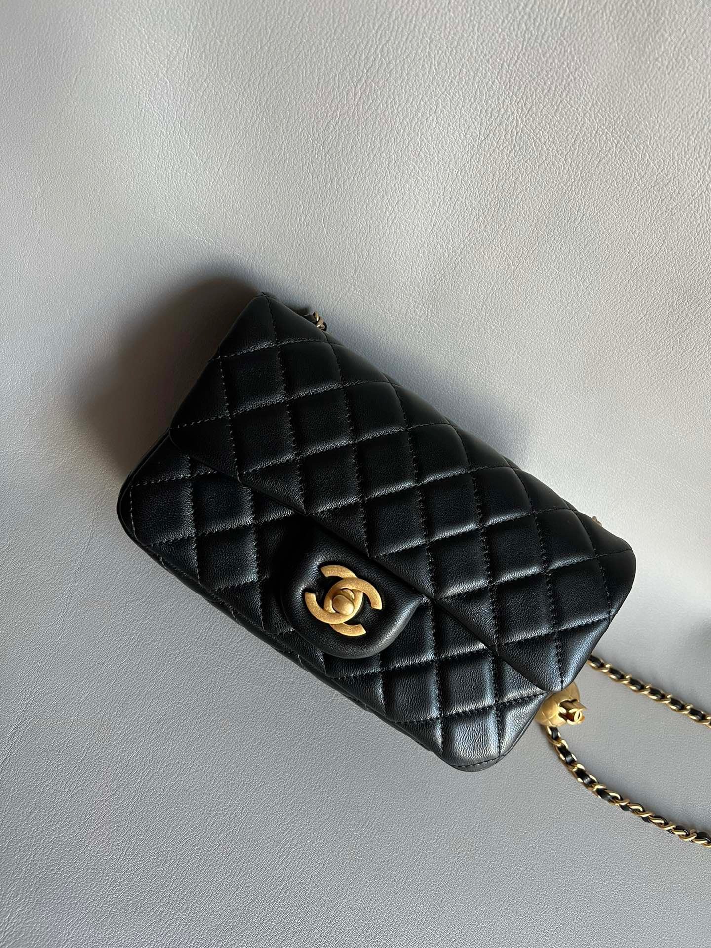 CHANEL-22K Flap bag golden/sliver