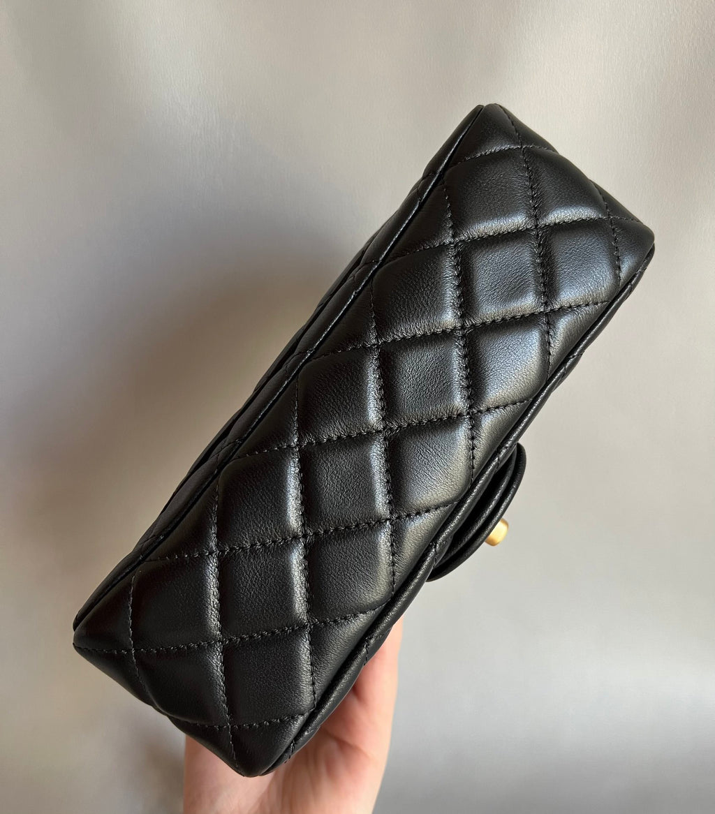 CHANEL-22K Flap bag golden/sliver