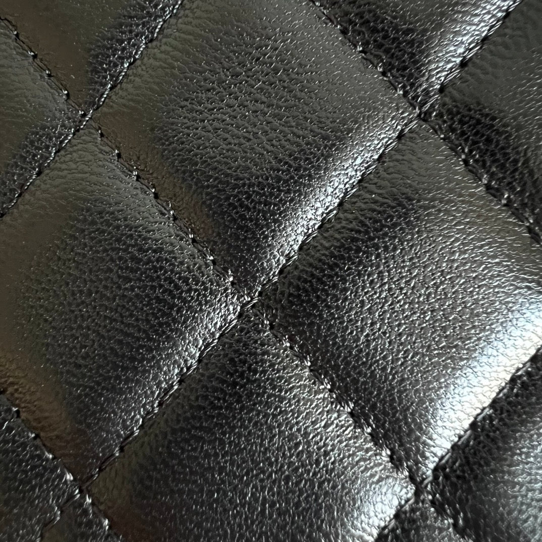 CHANEL-22K Flap bag golden/sliver