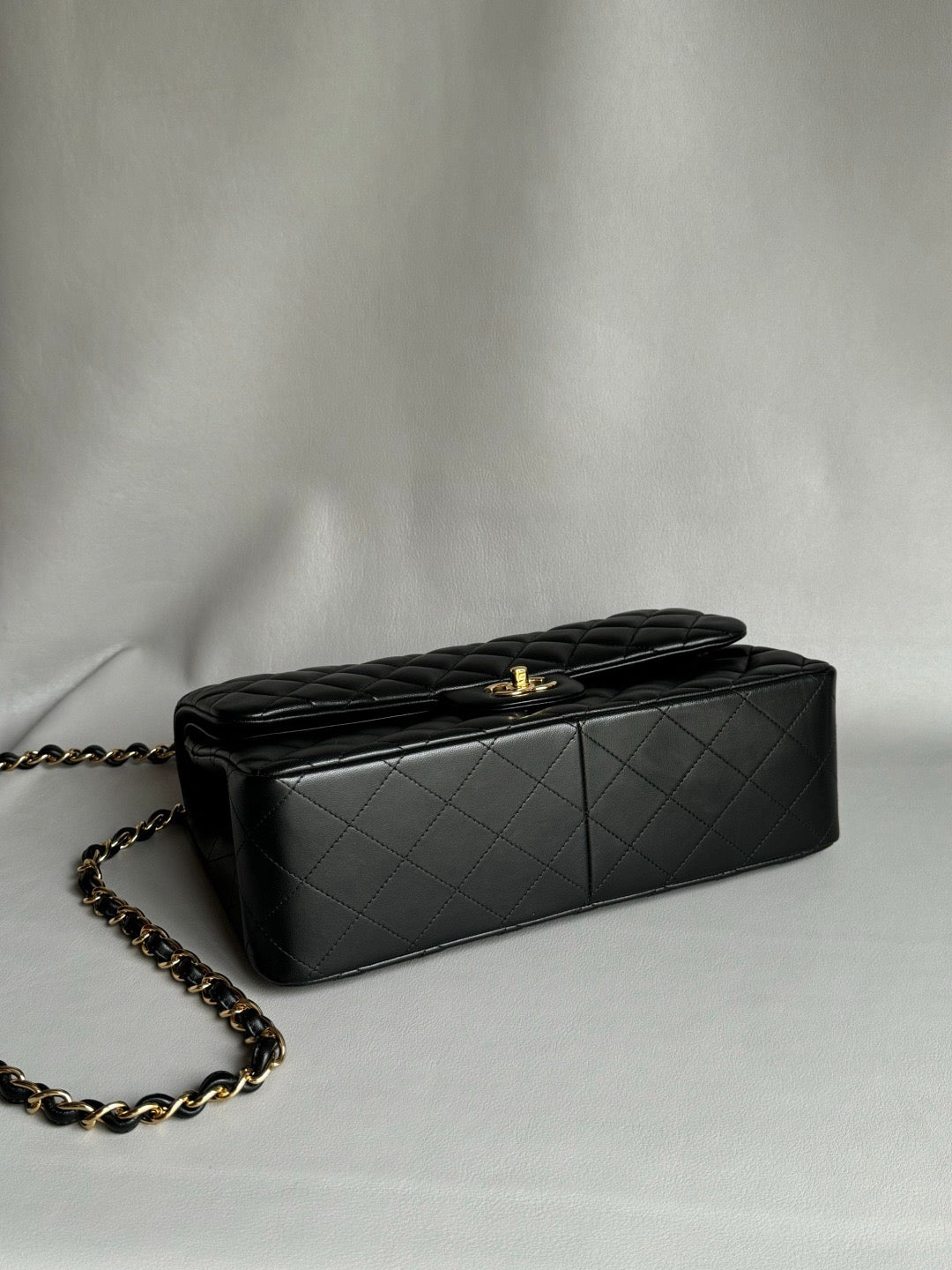 CHANEL- Classic Flag 30bag golden/sliver