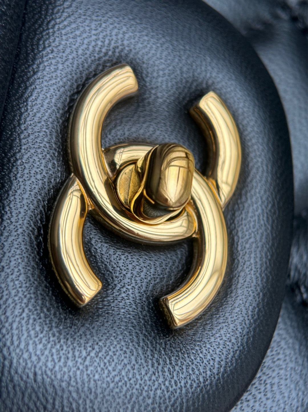 CHANEL- Classic Flag 30bag golden/sliver