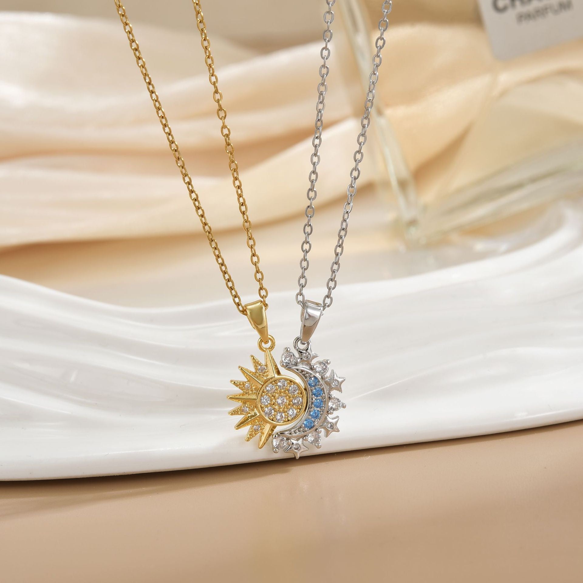 FENG SHUI - 1 Magnetic sun and moon necklace fashion all high-grade sense