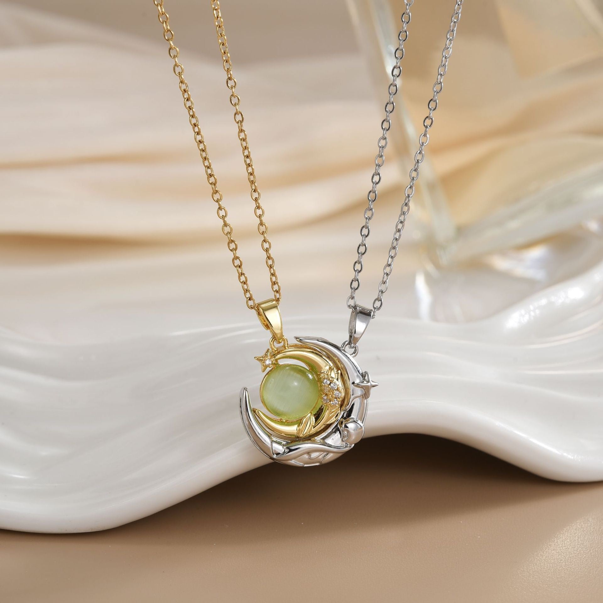 FENG SHUI - 1 Magnetic sun and moon necklace fashion all high-grade sense