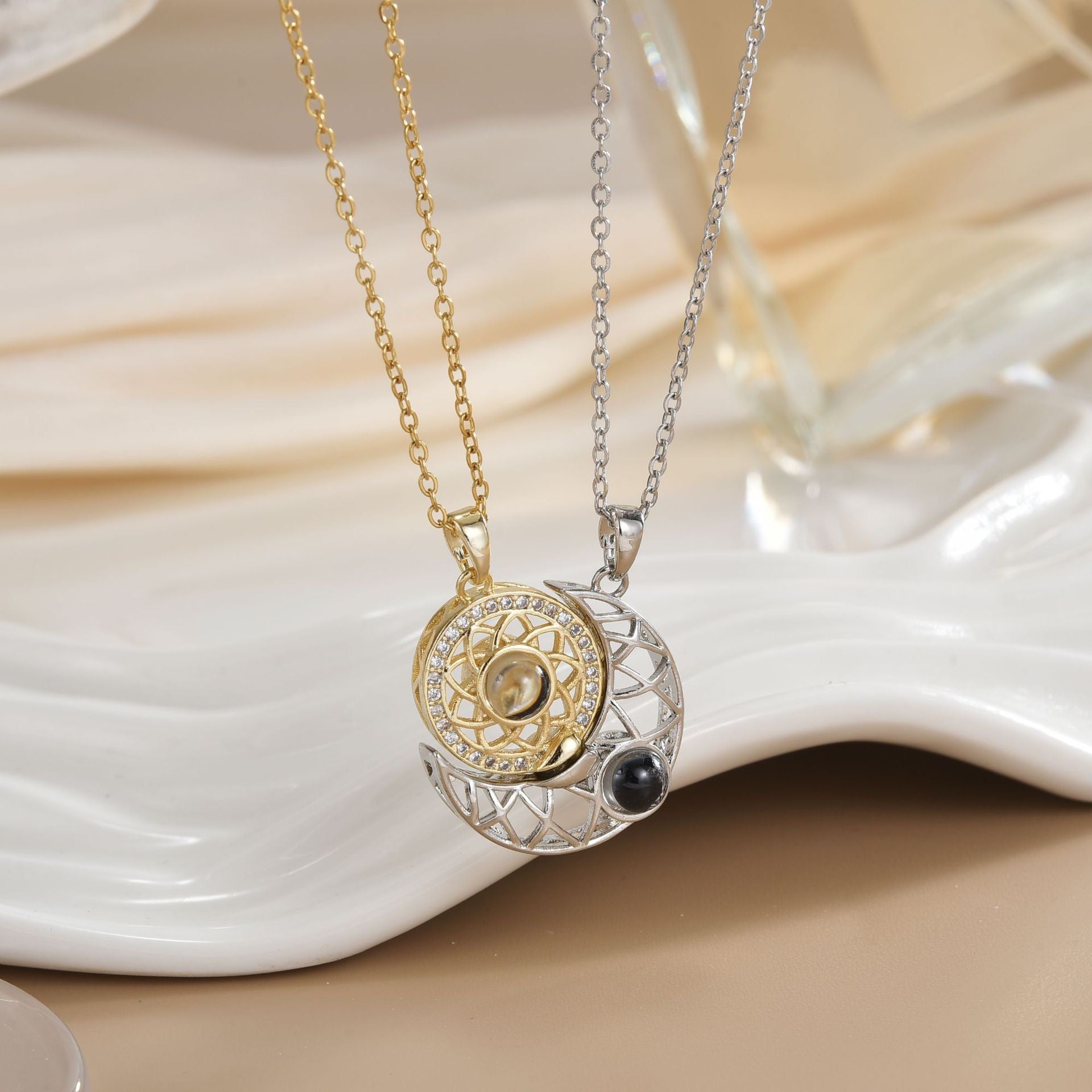 FENG SHUI - 1 Magnetic sun and moon necklace fashion all high-grade sense