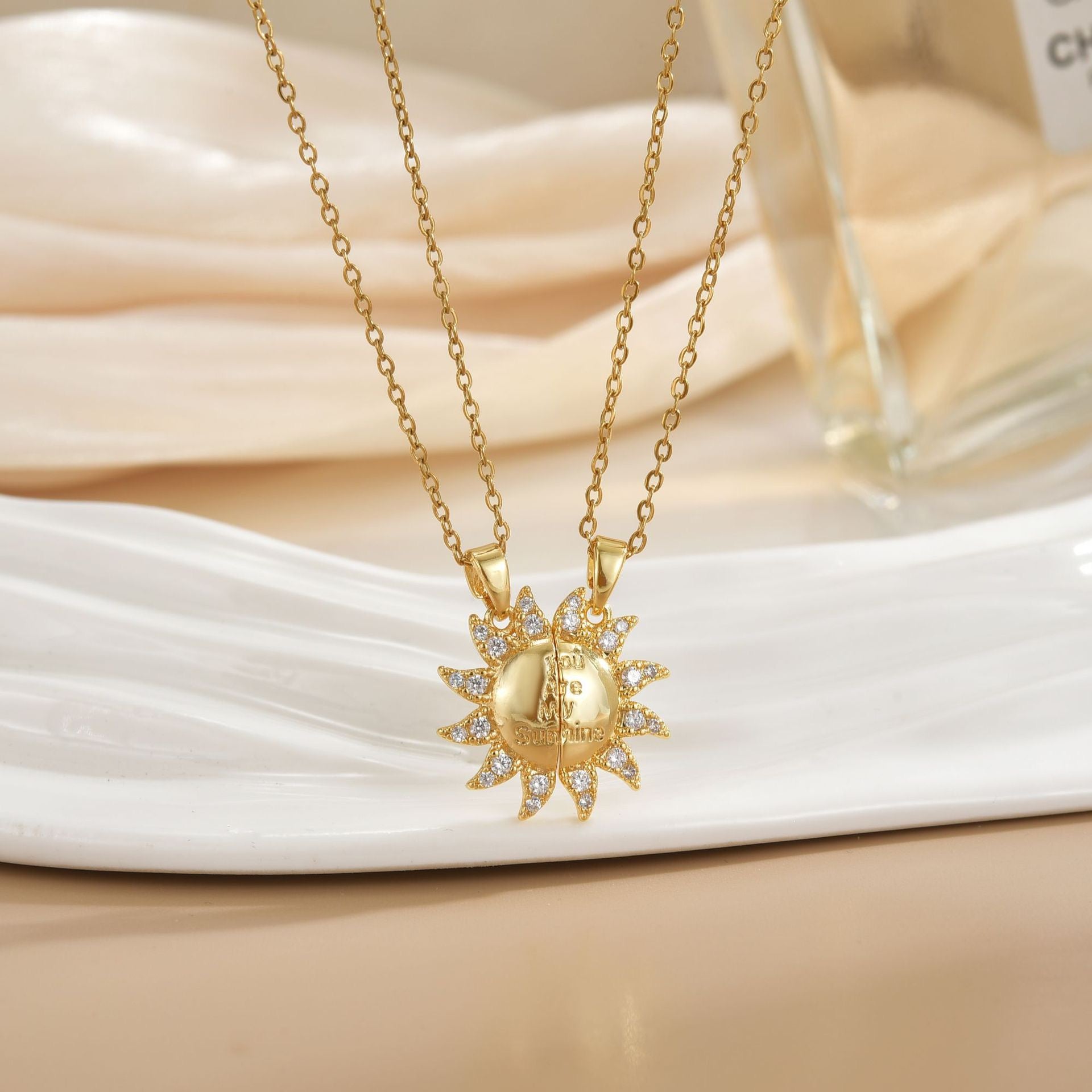 FENG SHUI - 1 Magnetic sun and moon necklace fashion all high-grade sense