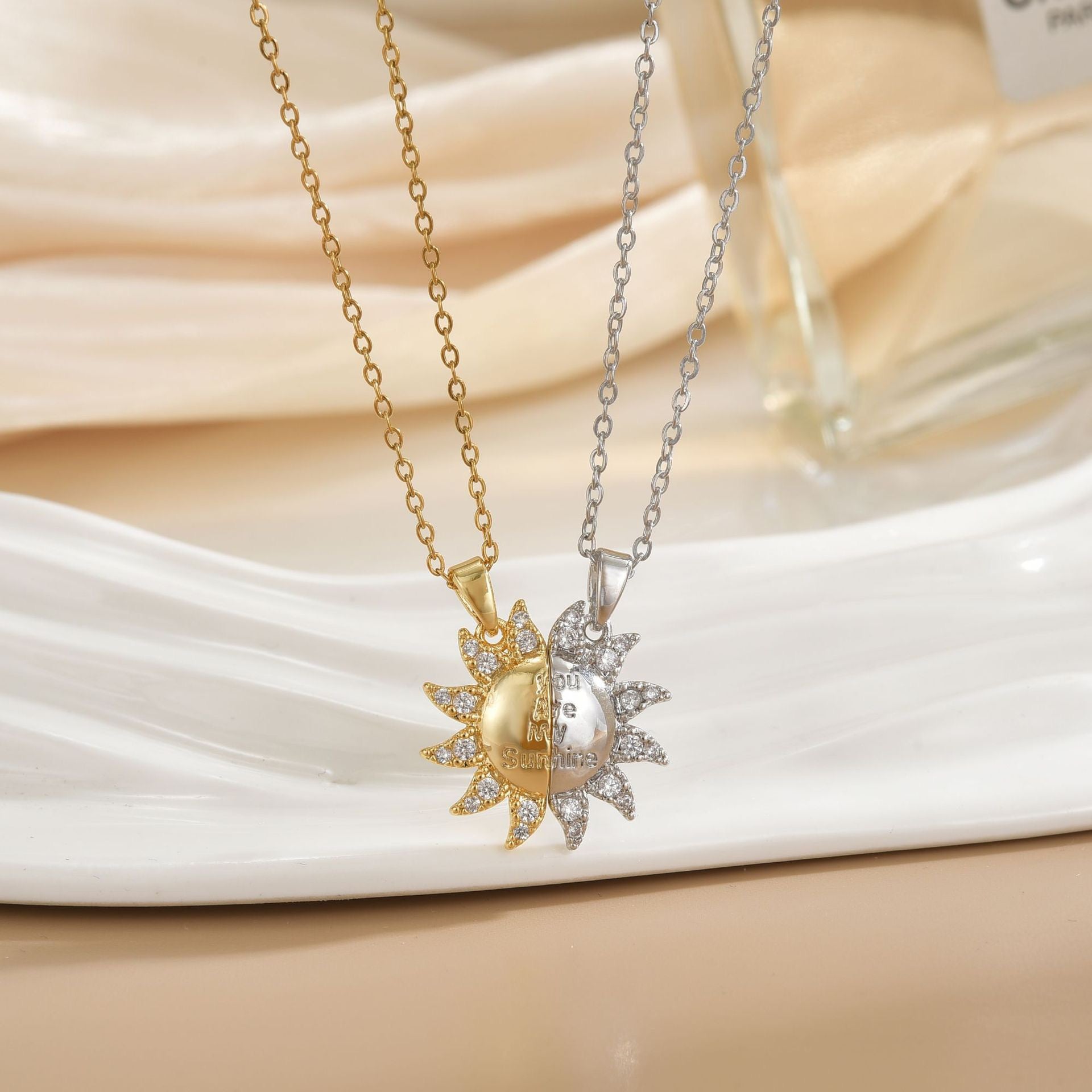 FENG SHUI - 1 Magnetic sun and moon necklace fashion all high-grade sense