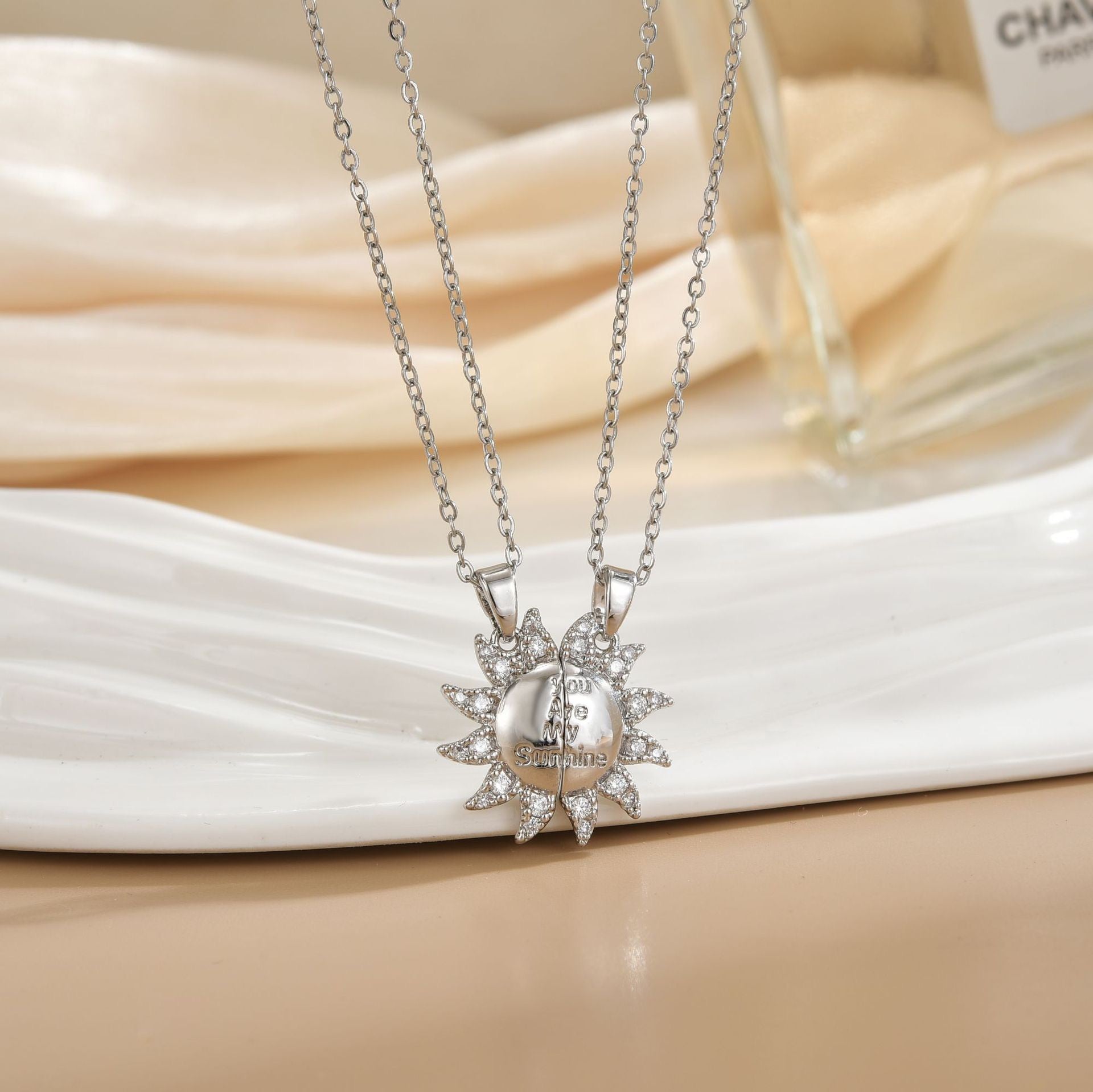 FENG SHUI - 1 Magnetic sun and moon necklace fashion all high-grade sense