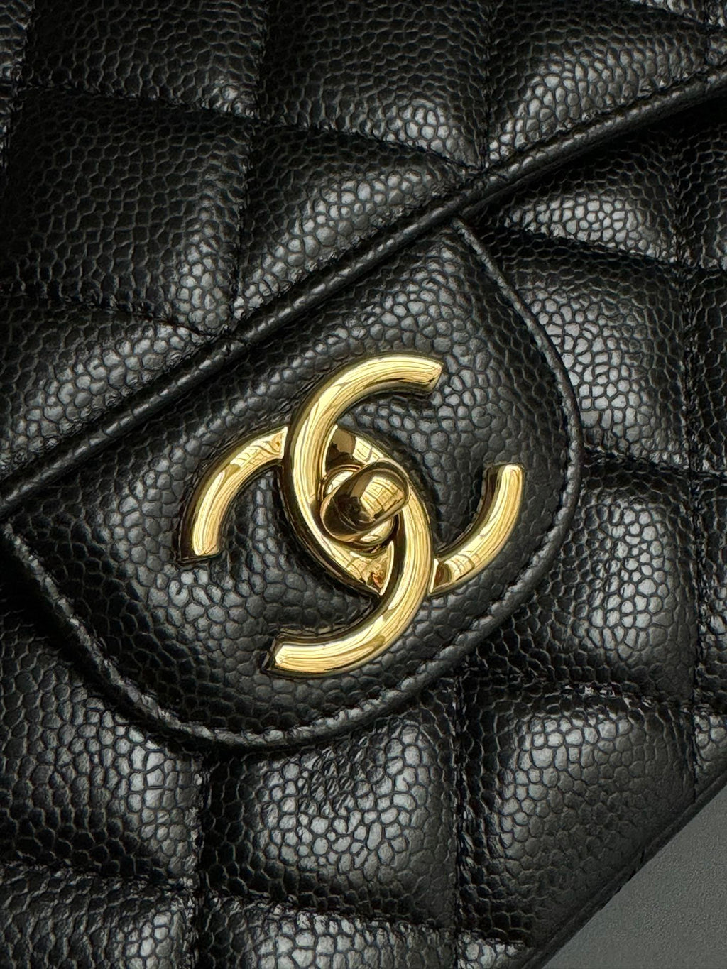 CHANEL-Maxi bag golden/sliver