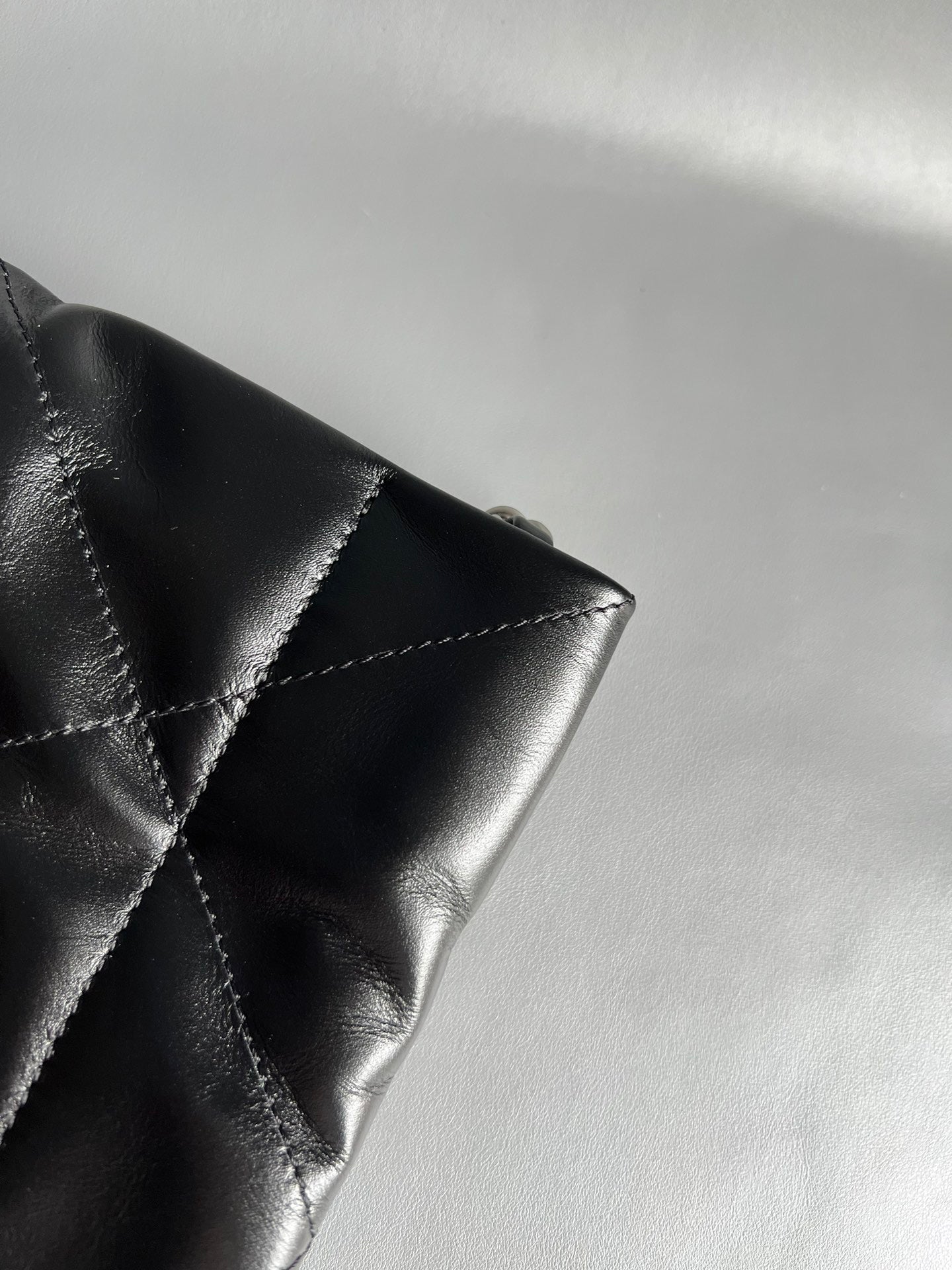 CHANEL-22bag mini golden/sliver