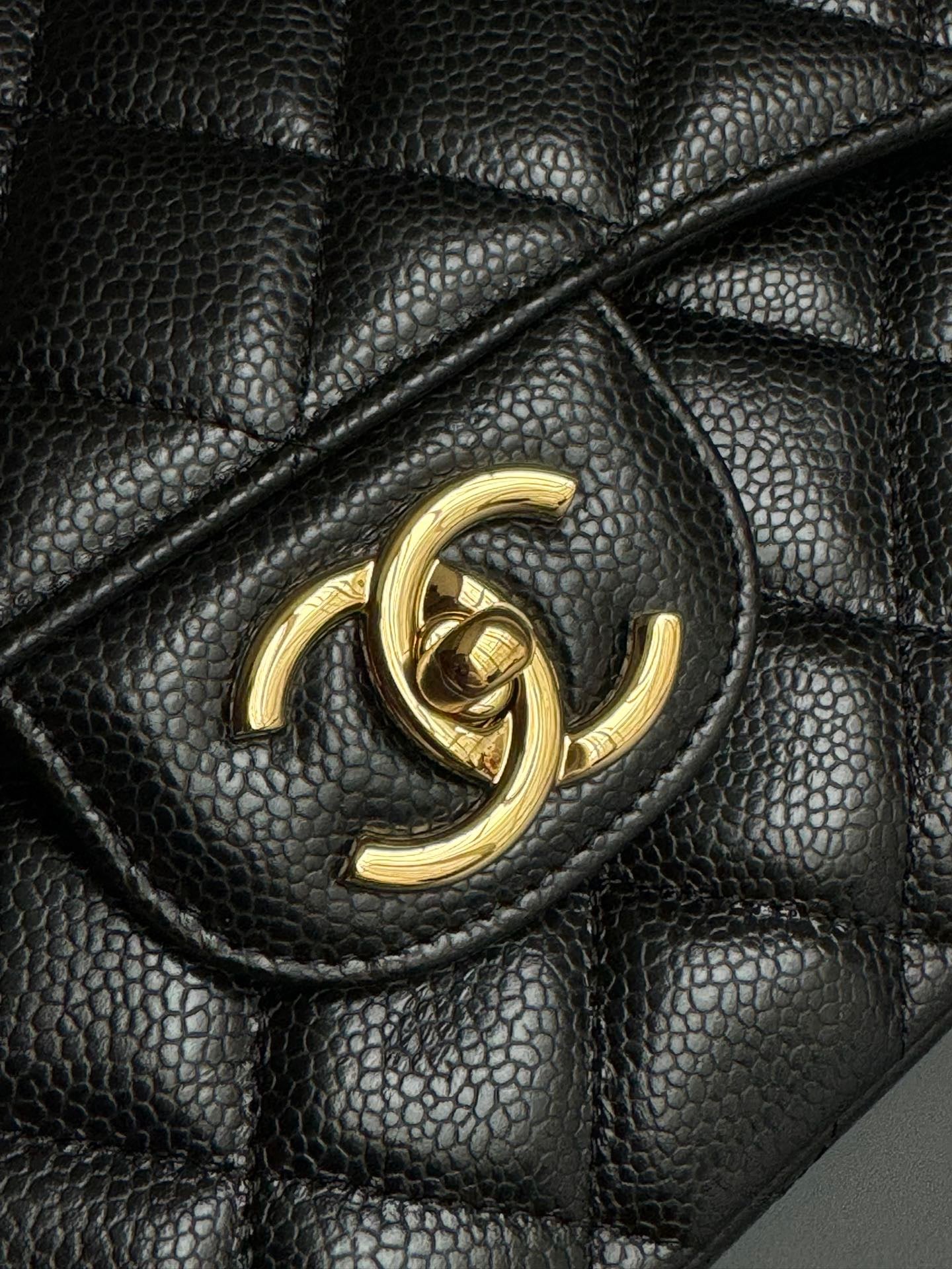 CHANEL-Maxi bag golden/sliver