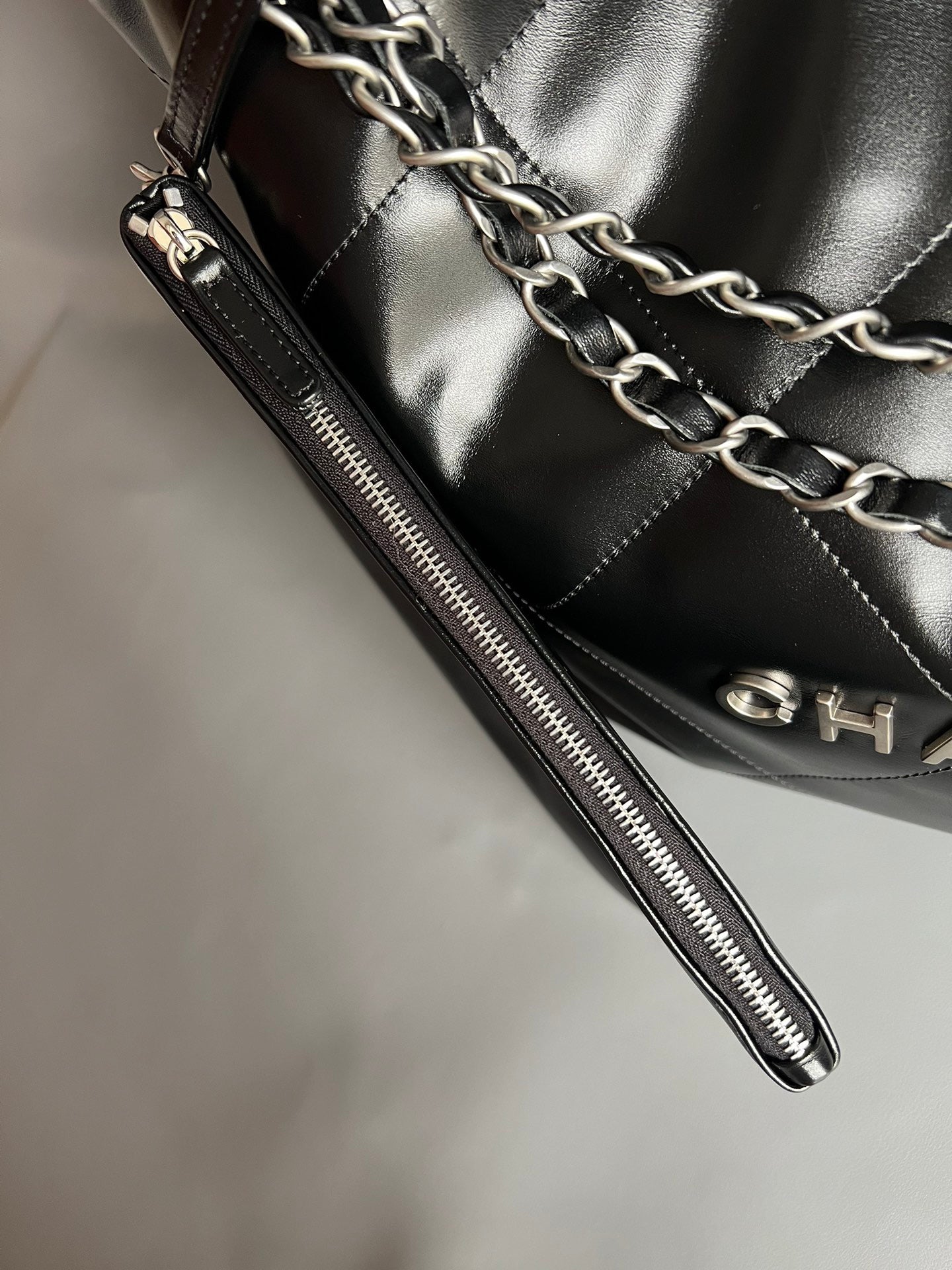 CHANEL-22bag mini golden/sliver