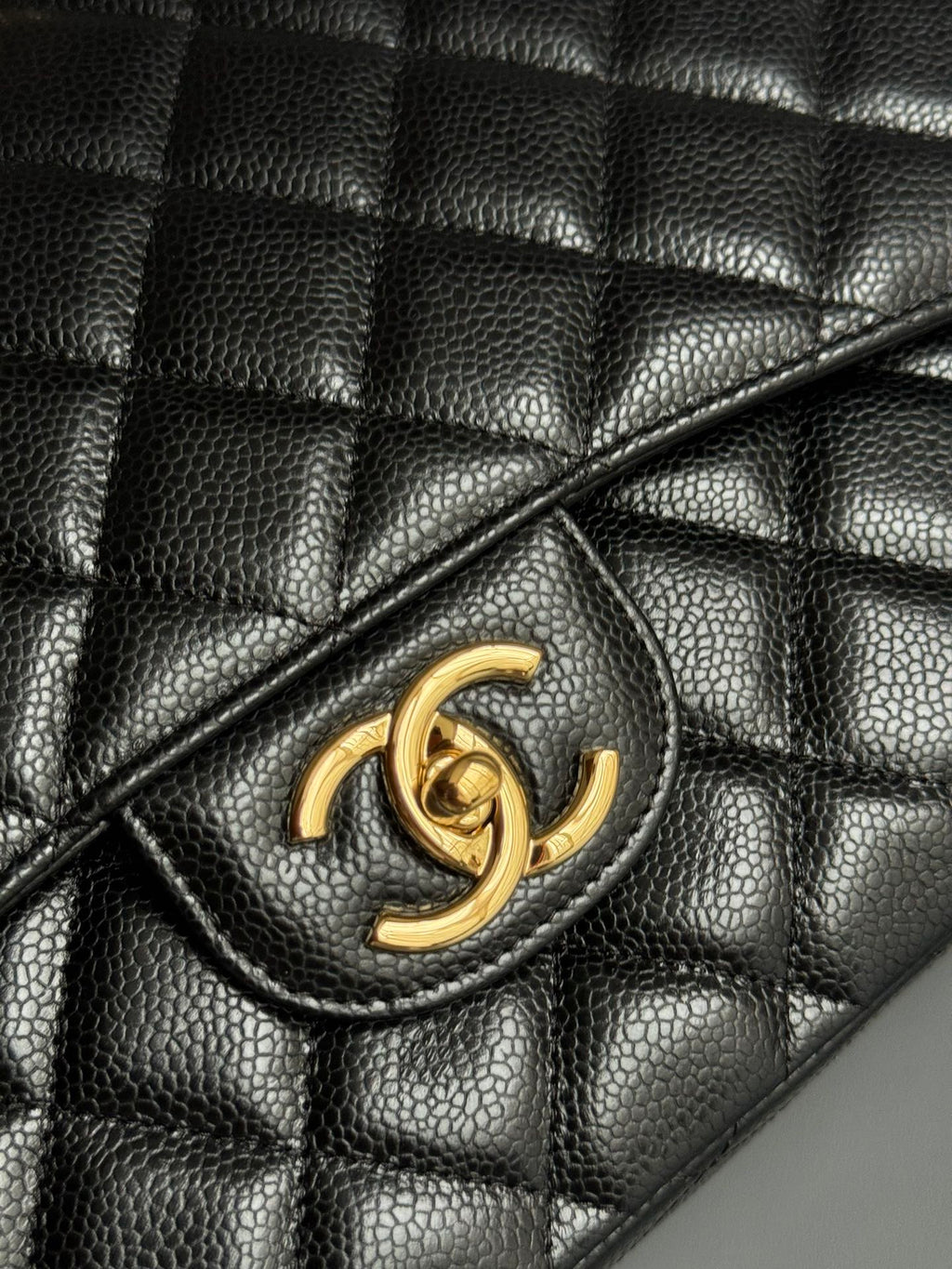 CHANEL-Maxi bag golden/sliver