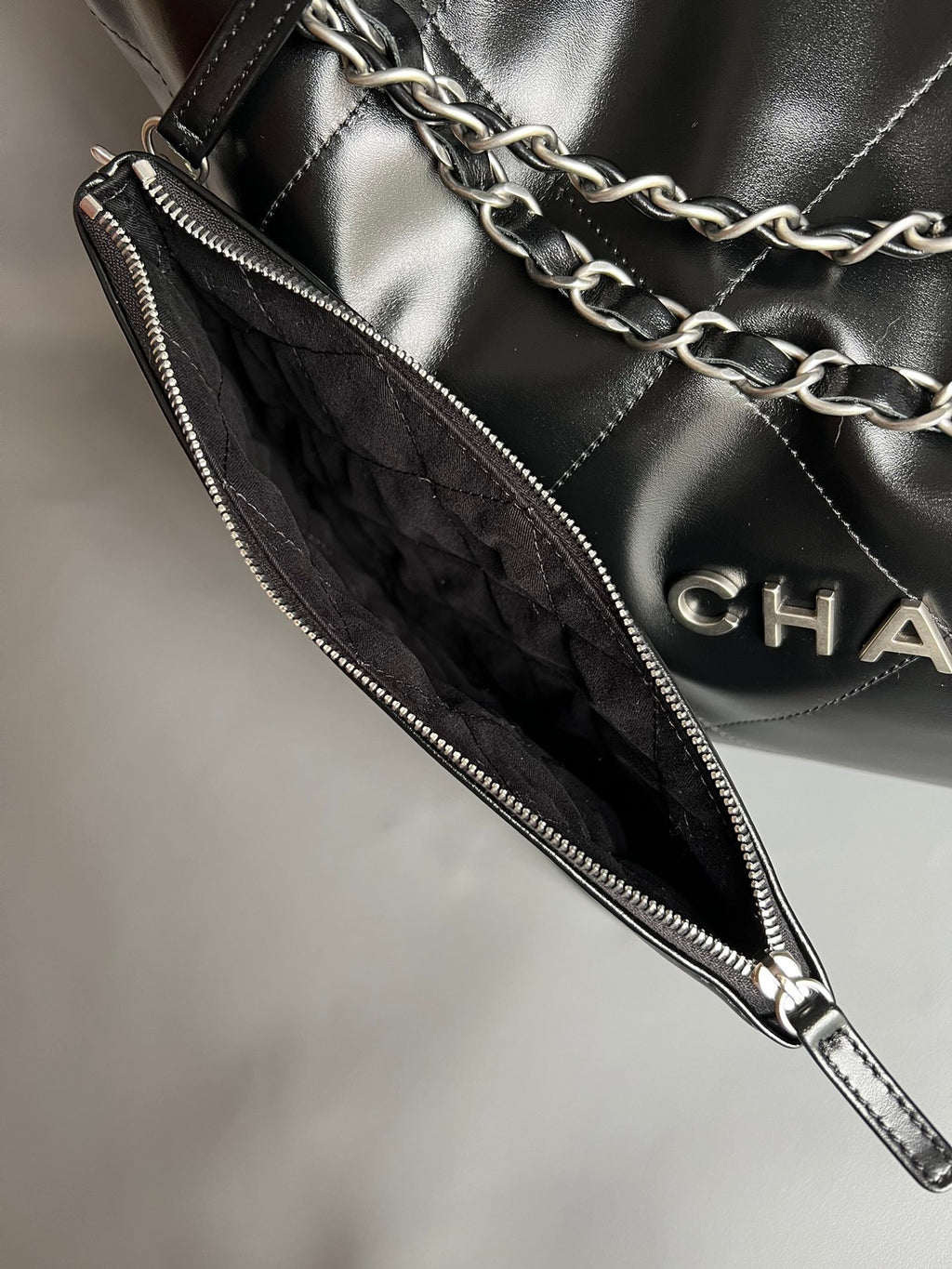 CHANEL-22bag mini golden/sliver