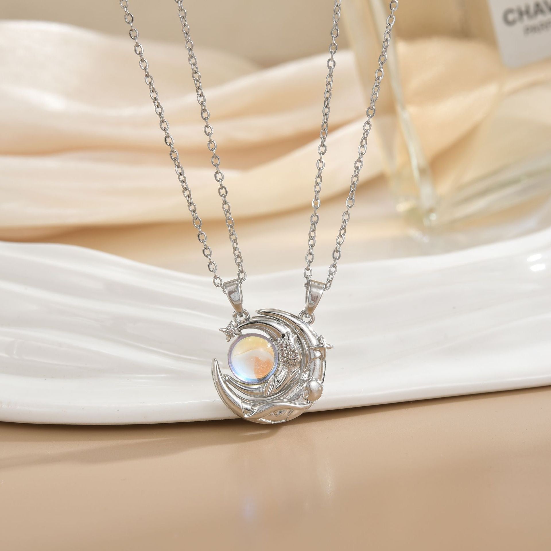 FENG SHUI - 1 Magnetic sun and moon necklace fashion all high-grade sense