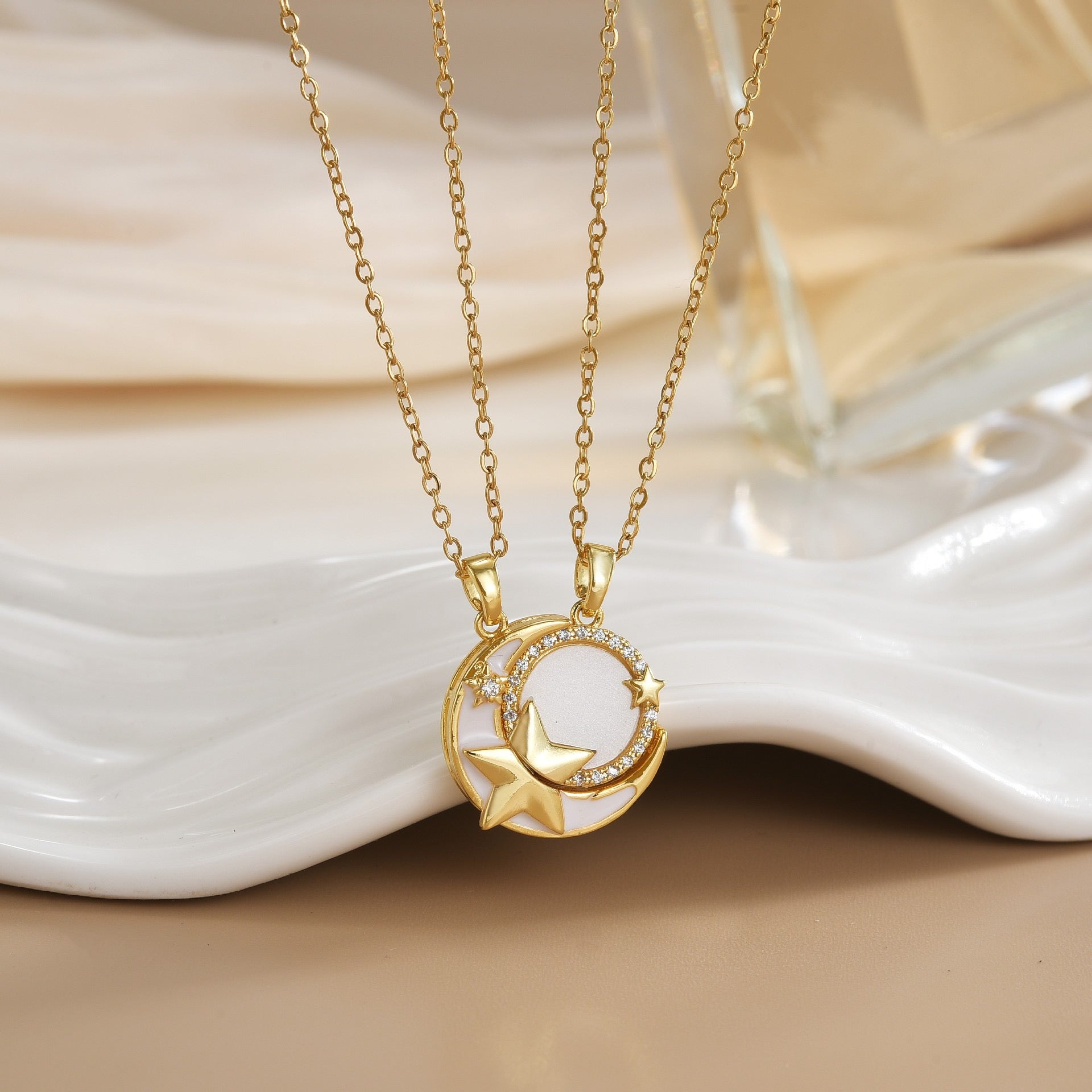 FENG SHUI - 1 Magnetic sun and moon necklace fashion all high-grade sense