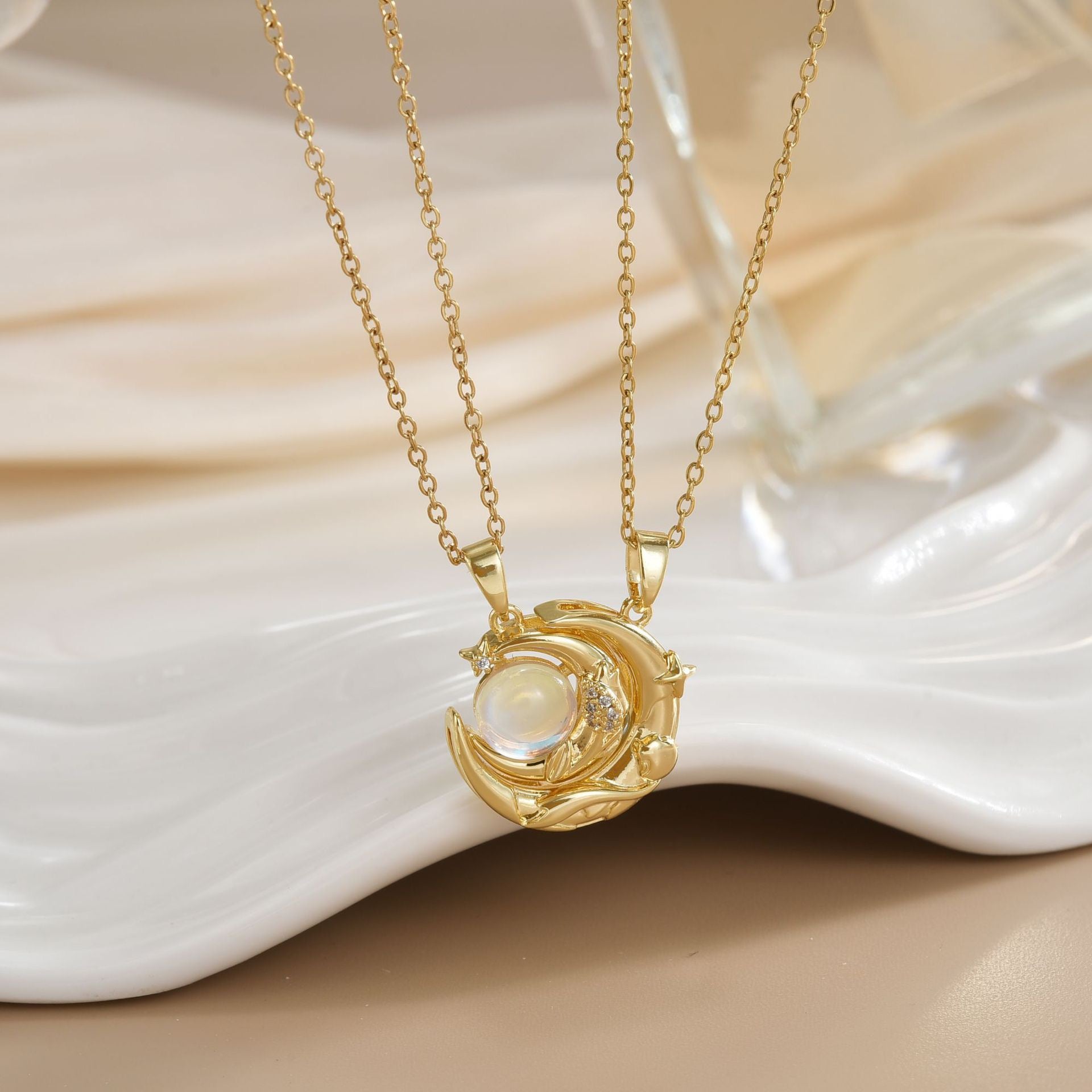 FENG SHUI - 1 Magnetic sun and moon necklace fashion all high-grade sense