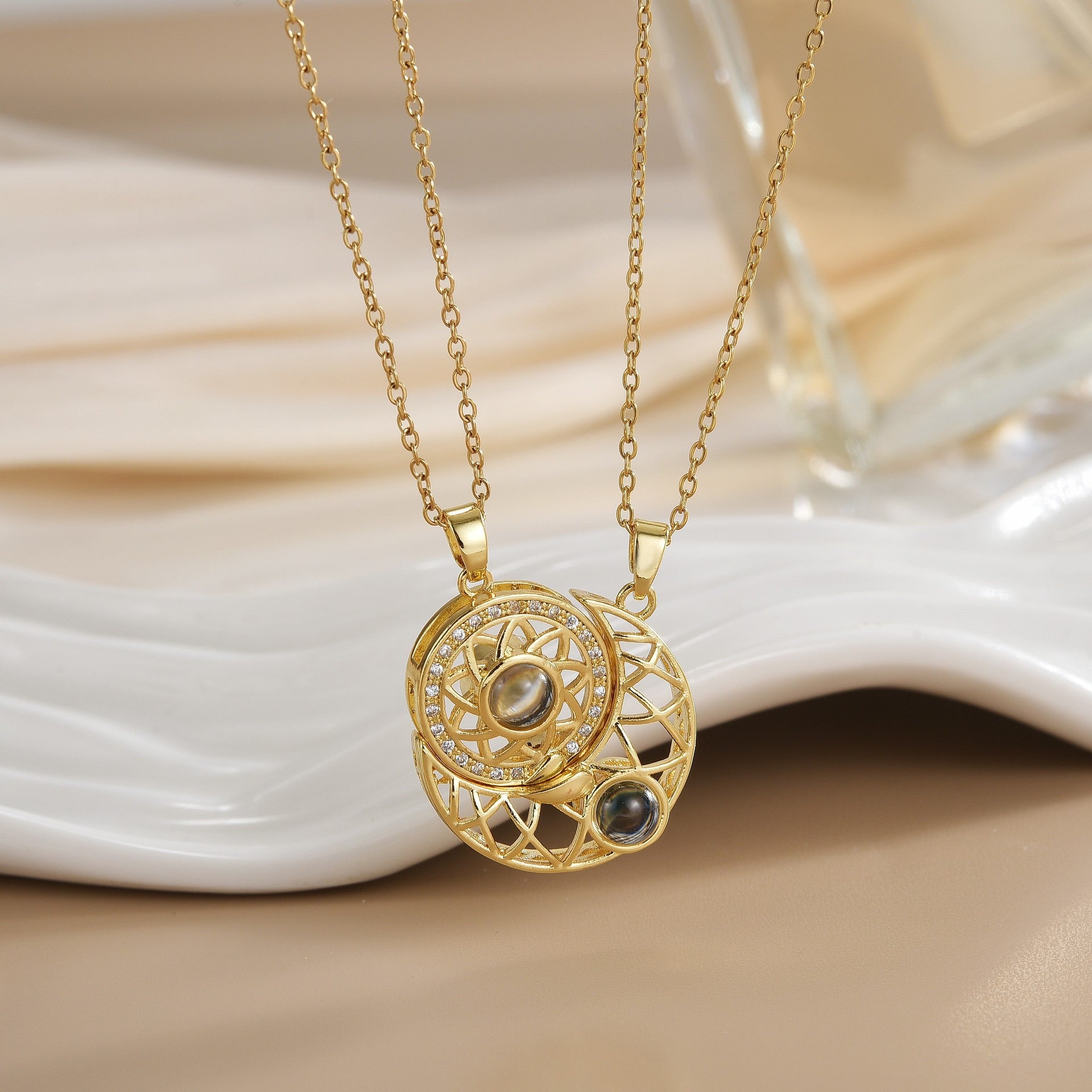 FENG SHUI - 1 Magnetic sun and moon necklace fashion all high-grade sense