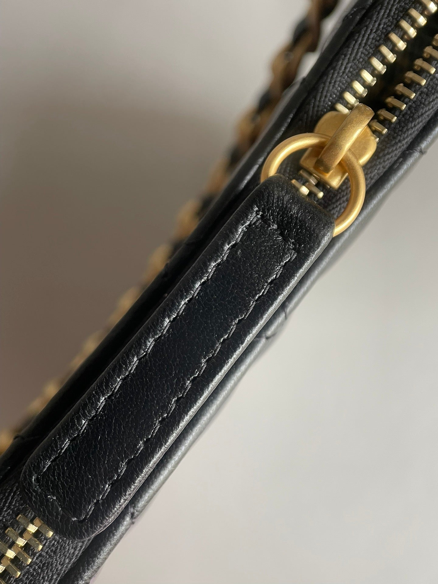 CHANEL-24S HoBo bag Handle bag golden/sliver